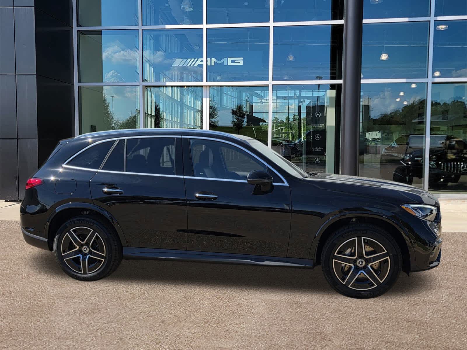 2026 Mercedes Benz GLC 300 photo 4