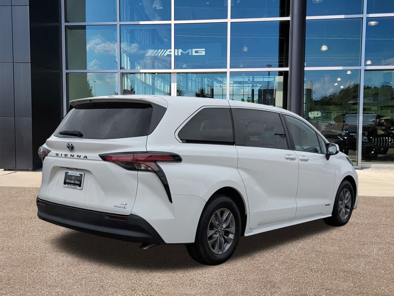 Thumbnail: 2021 Toyota Sienna - 4