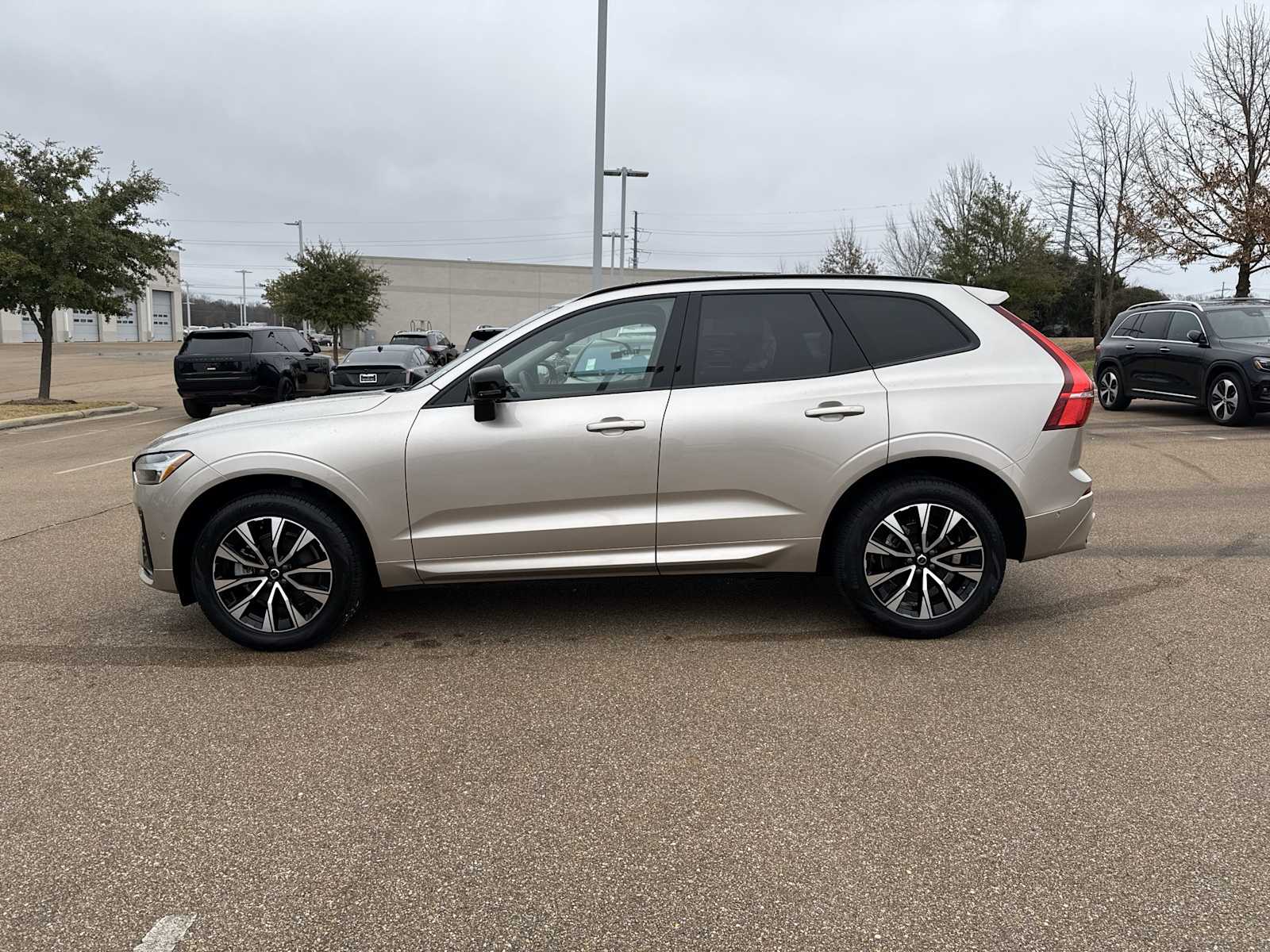 Thumbnail: 2025 Volvo XC60 - 3