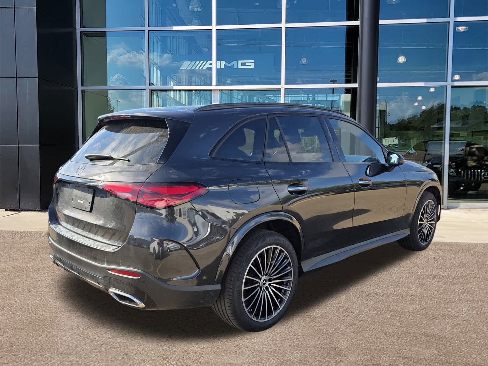 2025 Mercedes Benz GLC 300 photo 4