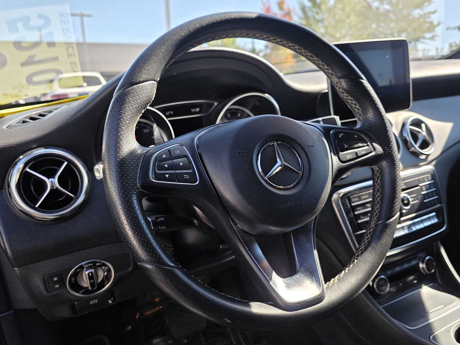 Thumbnail: 2018 Mercedes-Benz GLA - 11