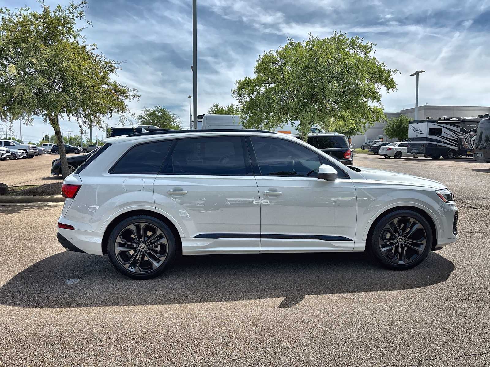 Thumbnail: 2025 Audi Q7 - 10