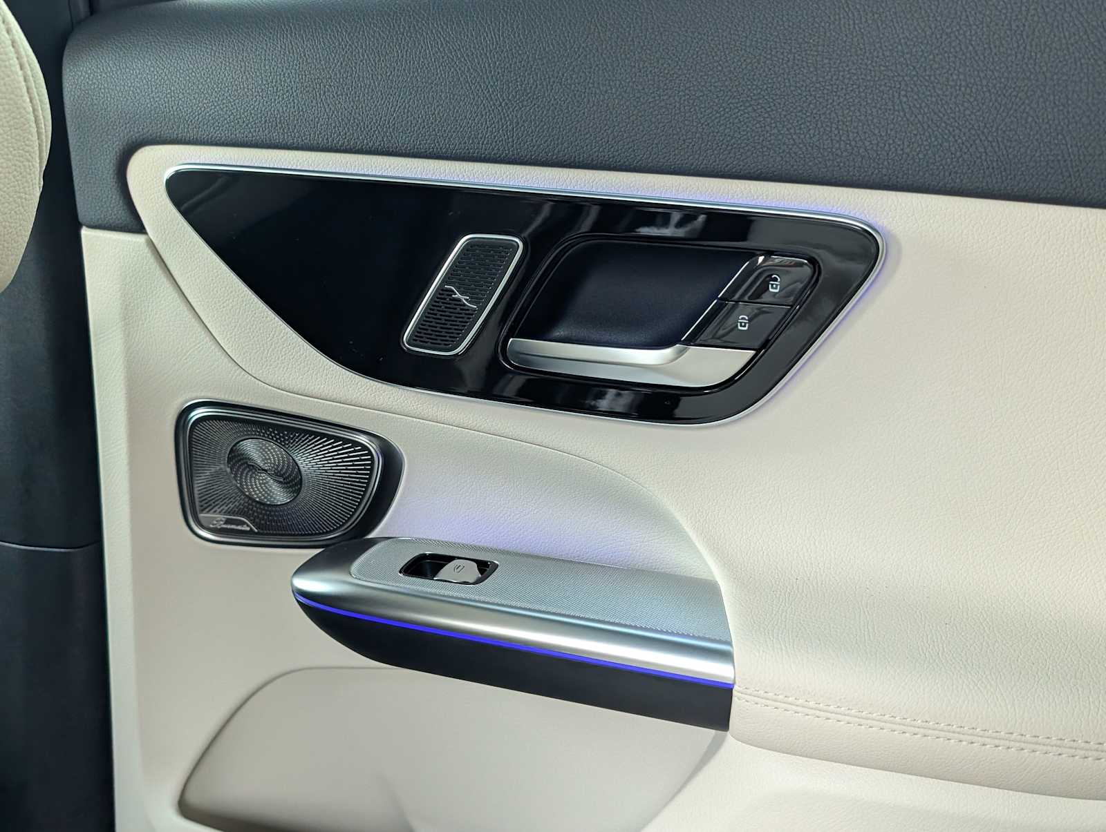 Thumbnail: 2026 Mercedes-Benz GLC - 24