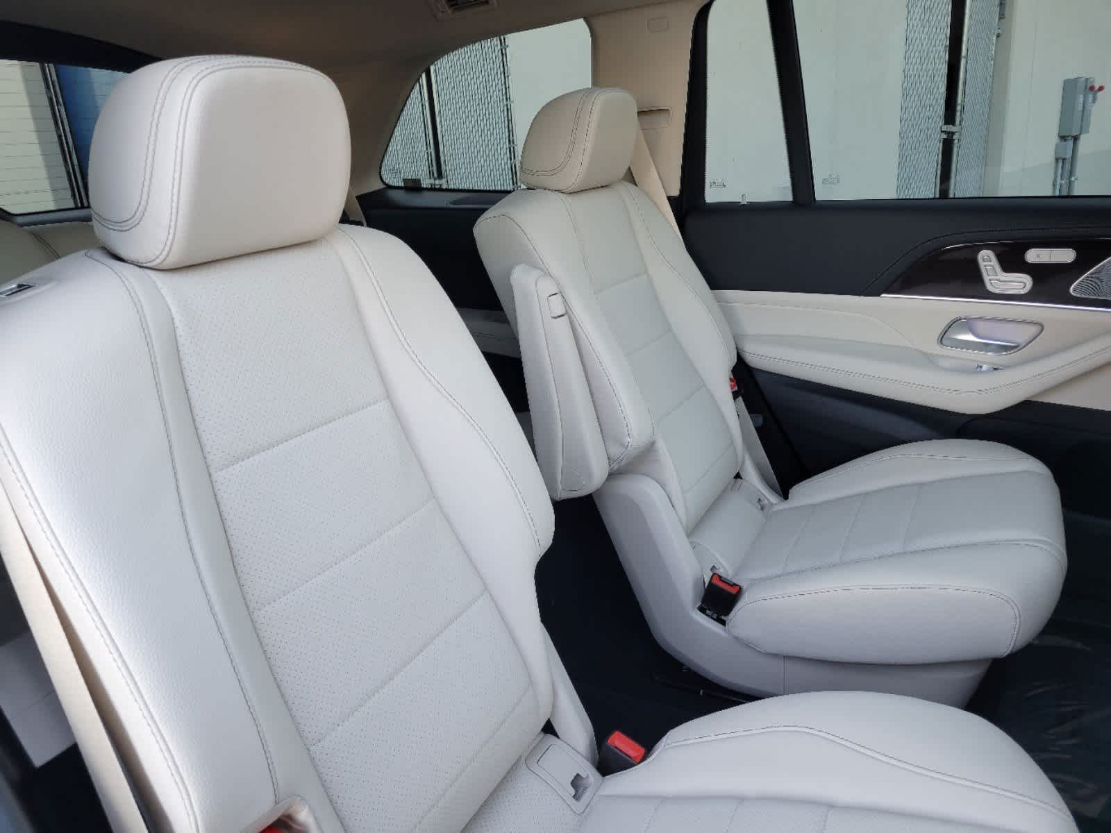 Thumbnail: 2025 Mercedes-Benz GLS - 23