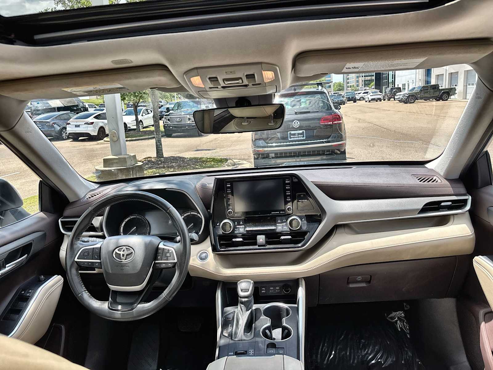 Thumbnail: 2022 Toyota Highlander - 20