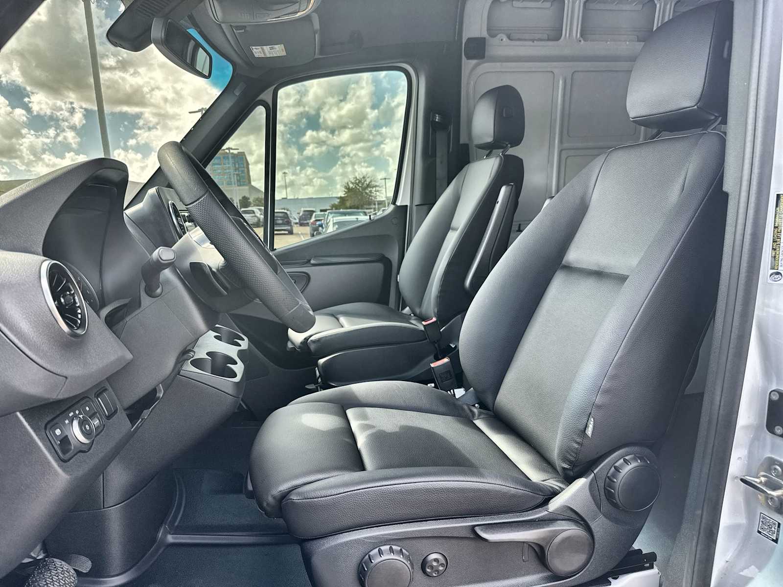 Thumbnail: 2026 Mercedes-Benz Sprinter - 3