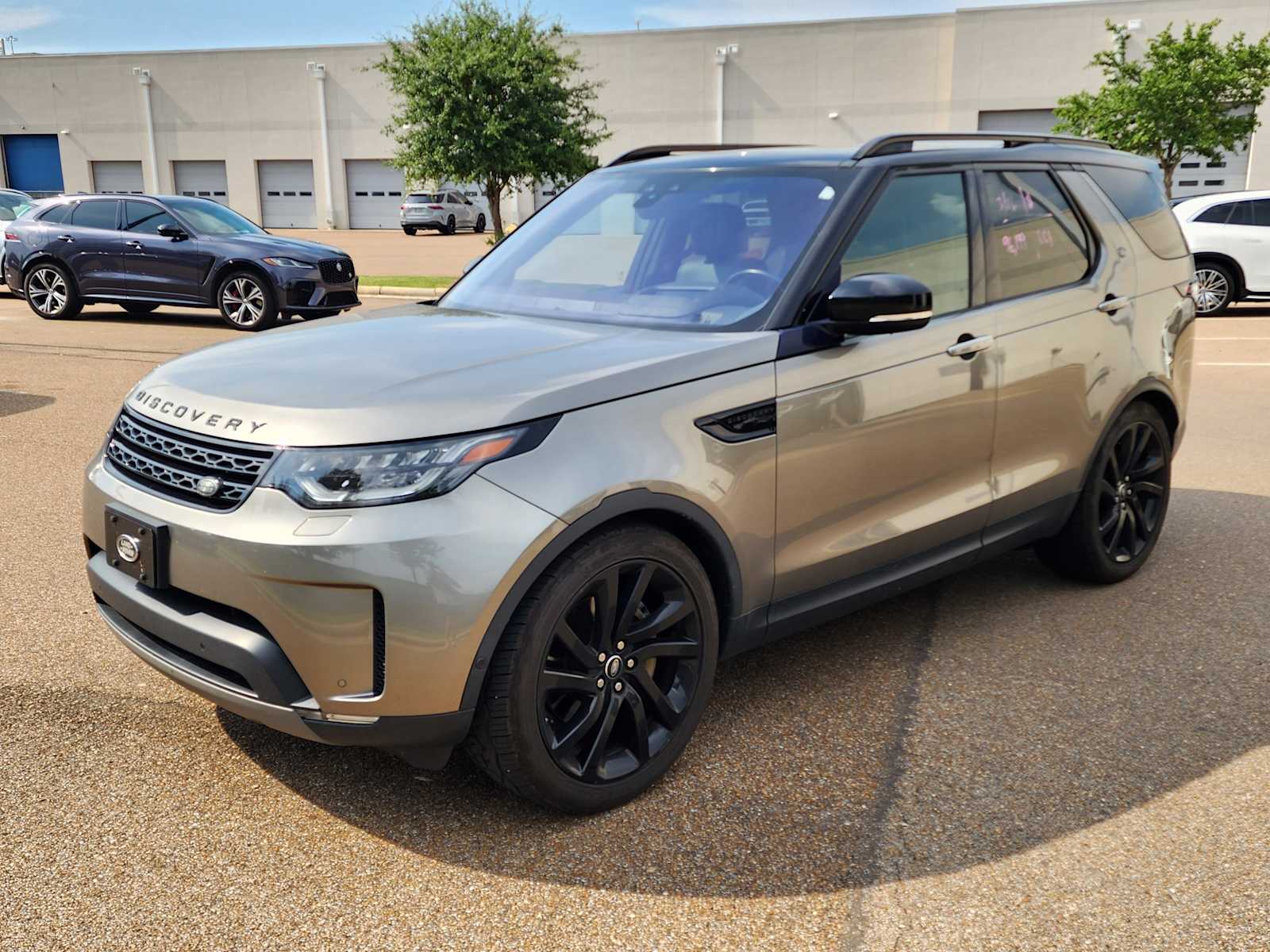 Thumbnail: 2020 Land Rover Discovery - 1