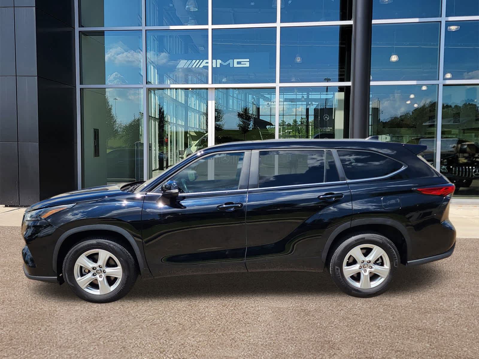 Thumbnail: 2023 Toyota Highlander - 23