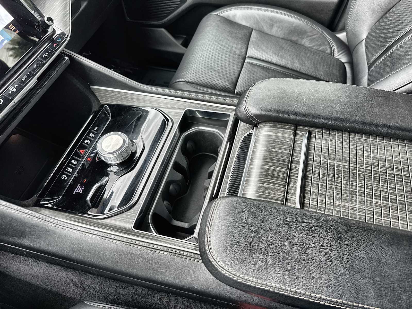 Thumbnail: 2024 Jeep Wagoneer - 21