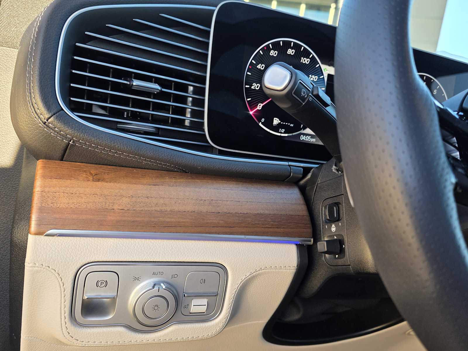 Thumbnail: 2025 Mercedes-Benz GLS - 17