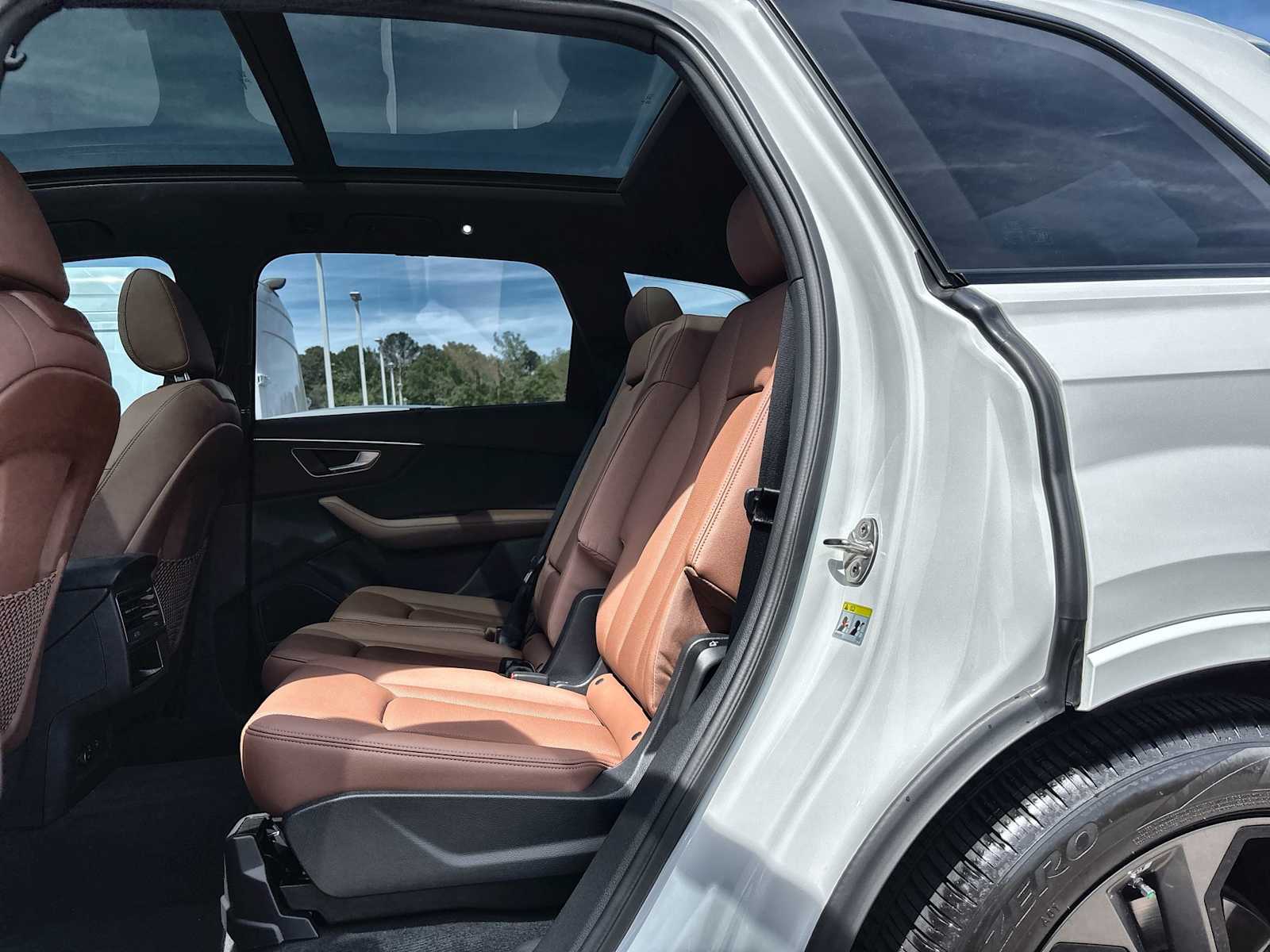 Thumbnail: 2025 Audi Q7 - 4