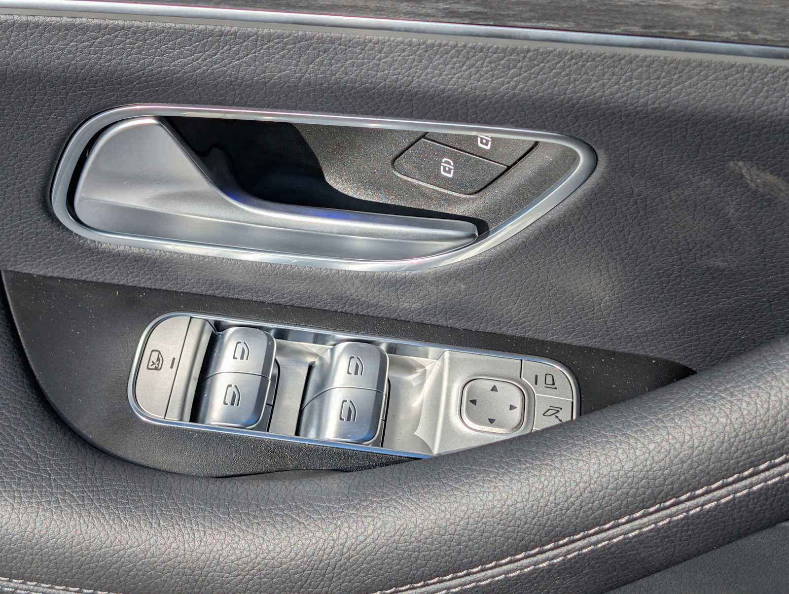 Thumbnail: 2026 Mercedes-Benz GLE - 10