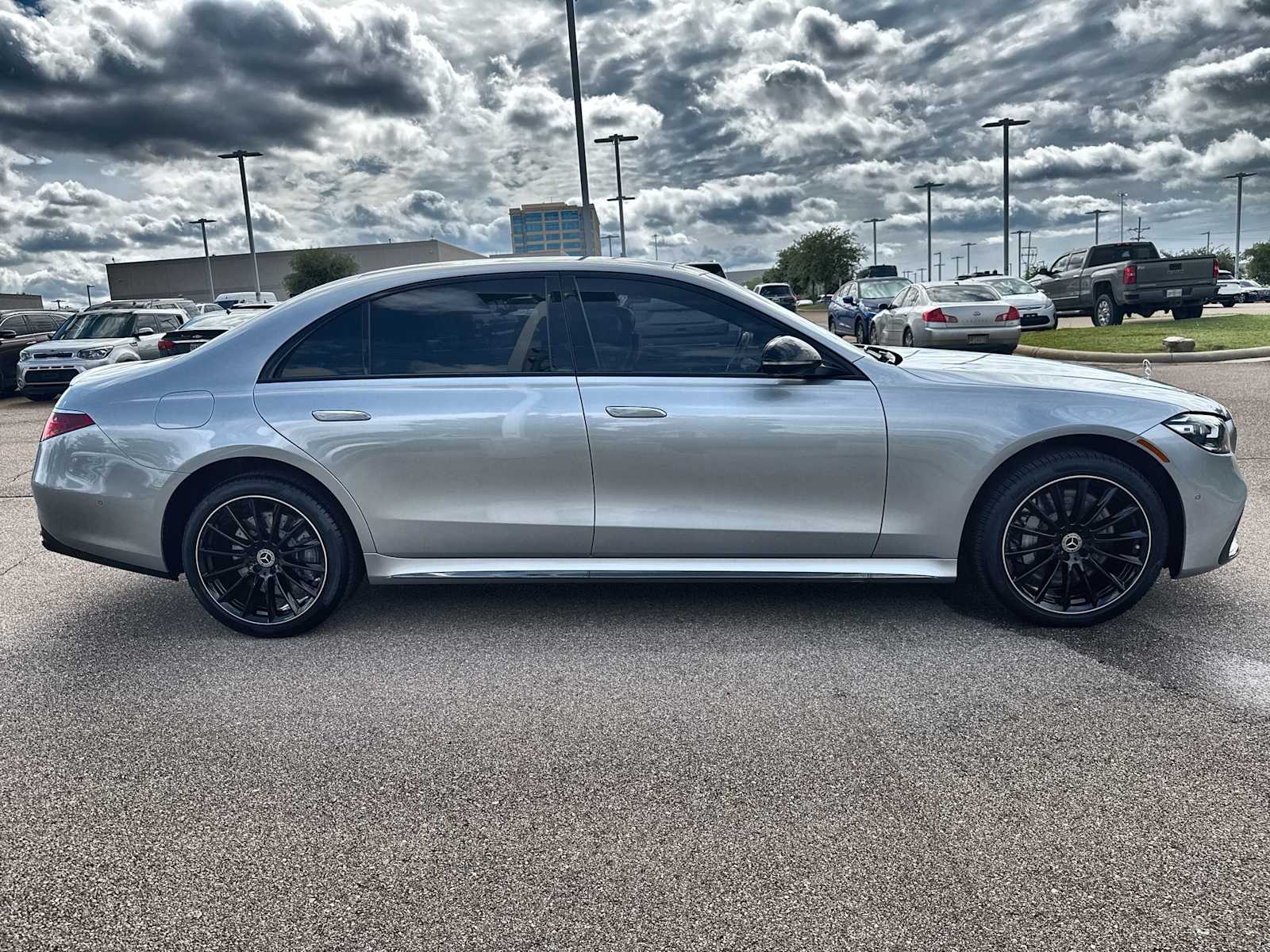 Thumbnail: 2025 Mercedes-Benz S-Class - 10