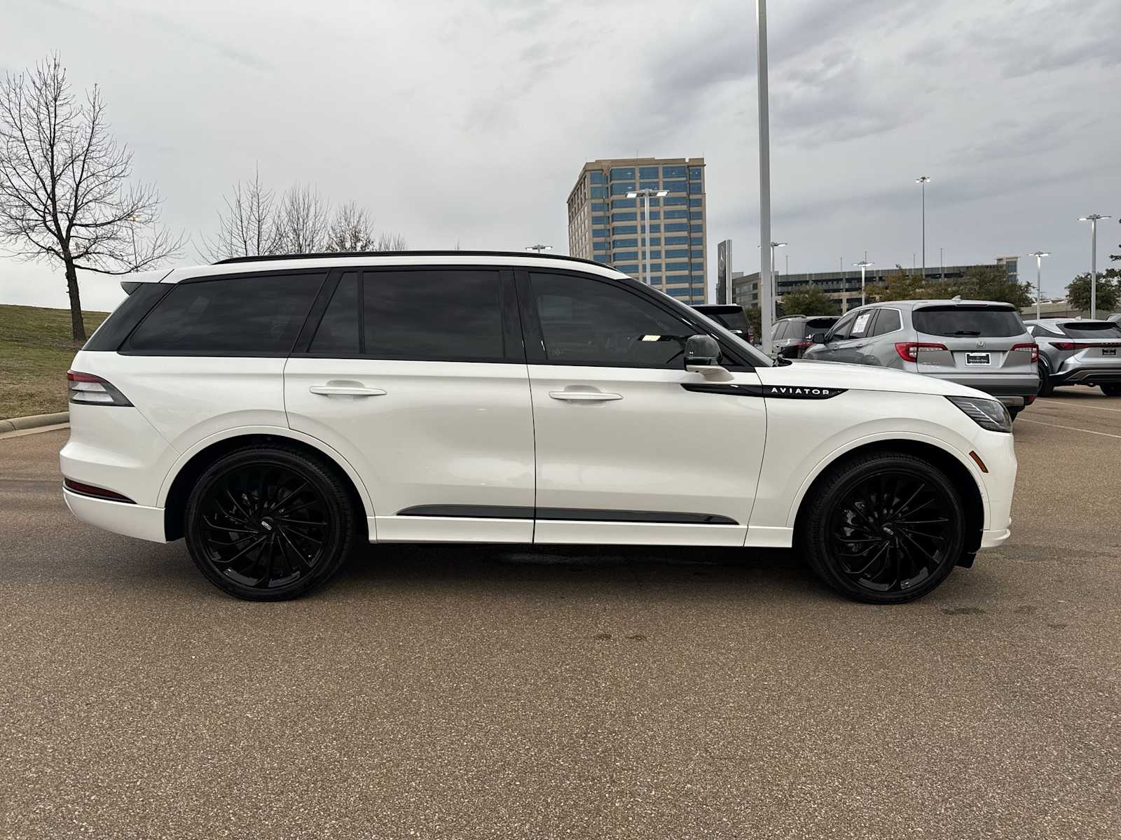 Thumbnail: 2025 Lincoln Aviator - 7