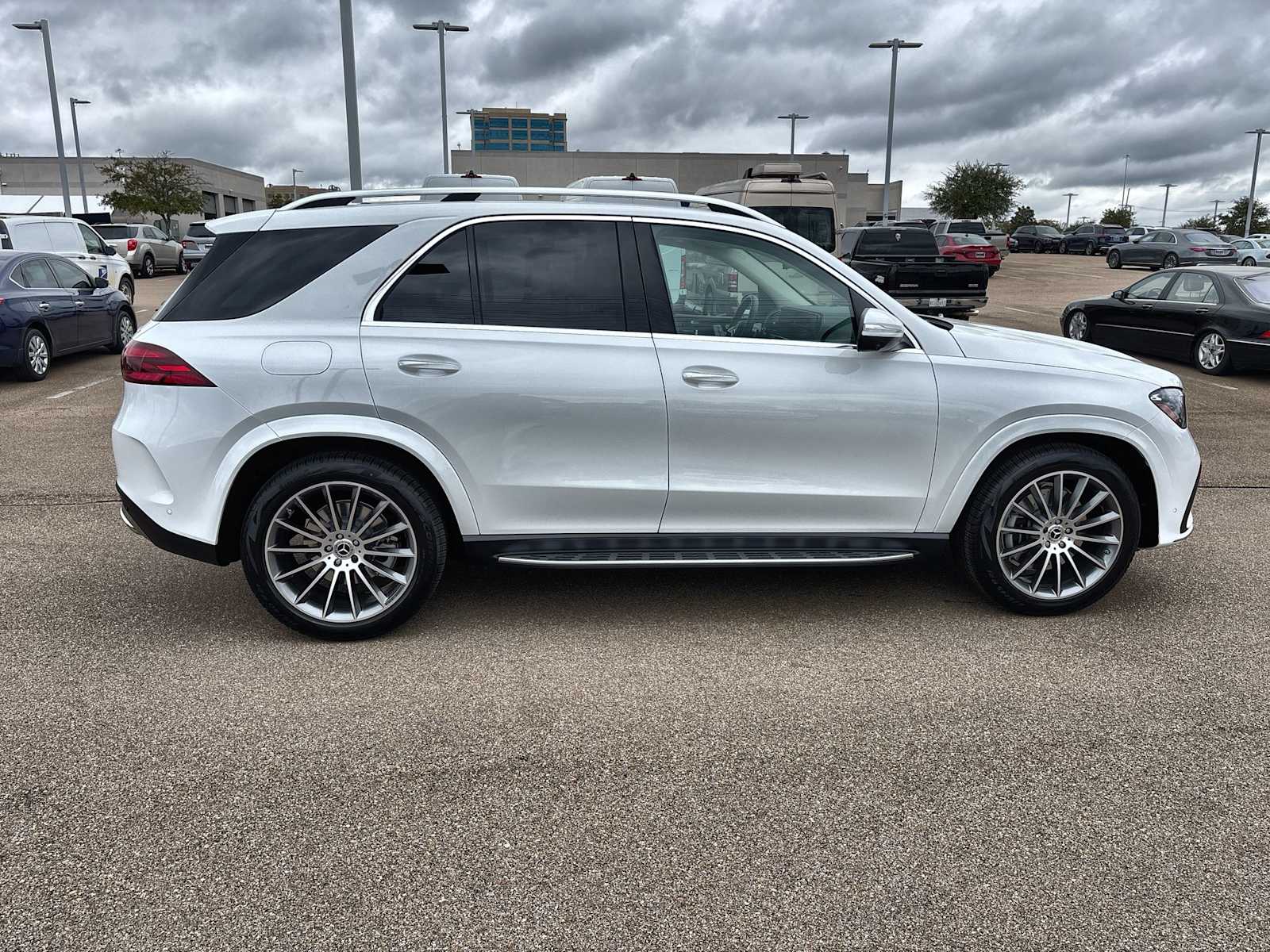 Thumbnail: 2026 Mercedes-Benz GLE - 10