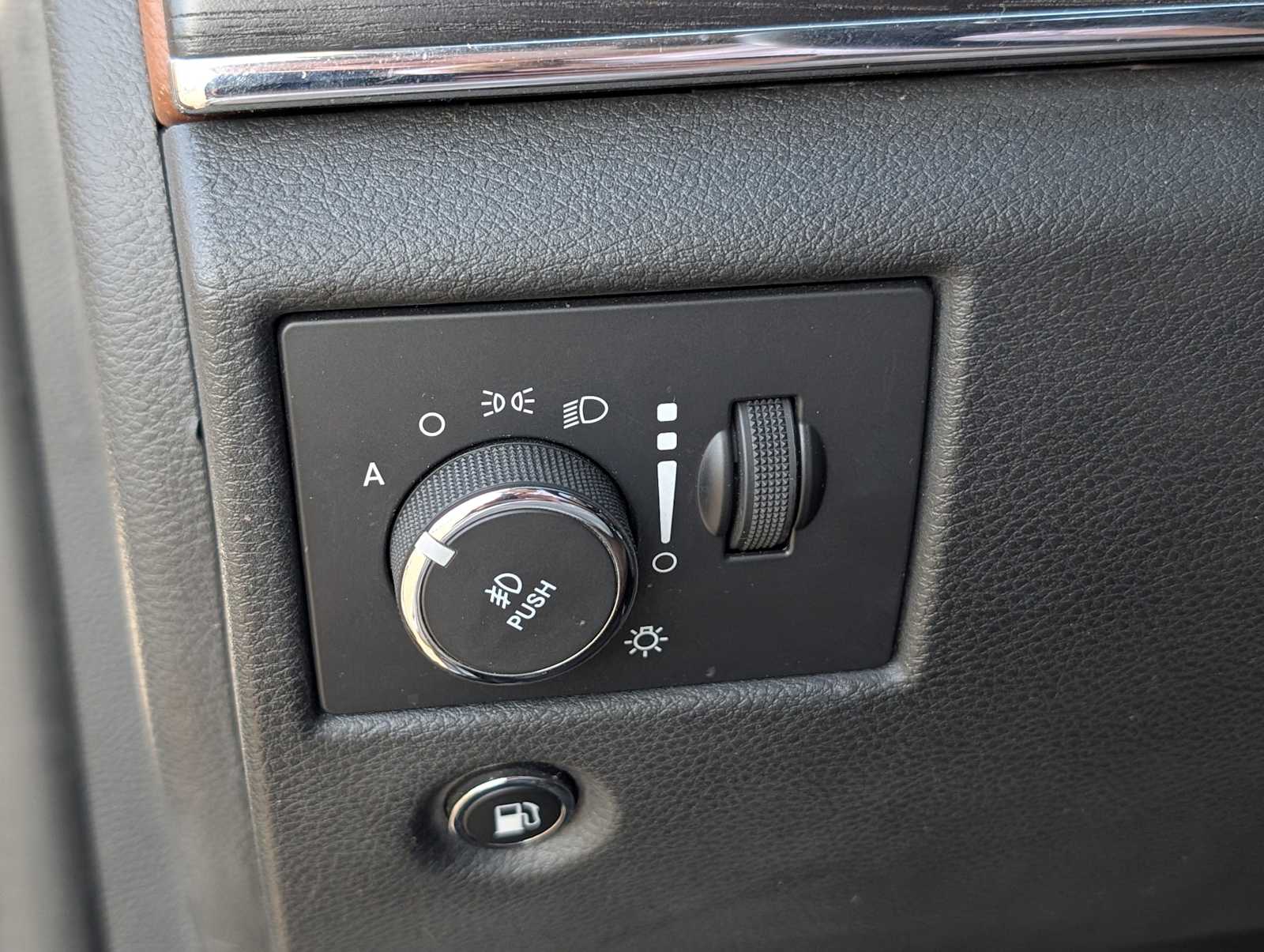 Thumbnail: 2015 Jeep Grand Cherokee - 14