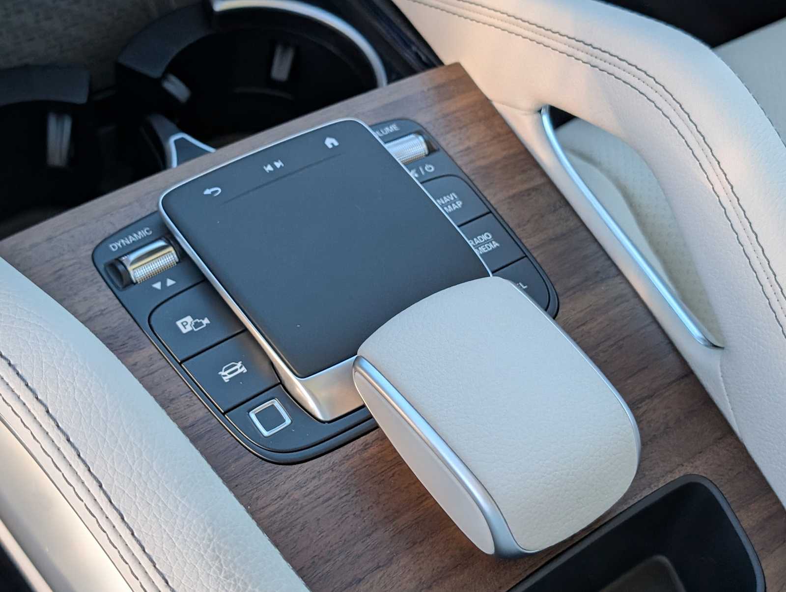 Thumbnail: 2026 Mercedes-Benz GLE - 16