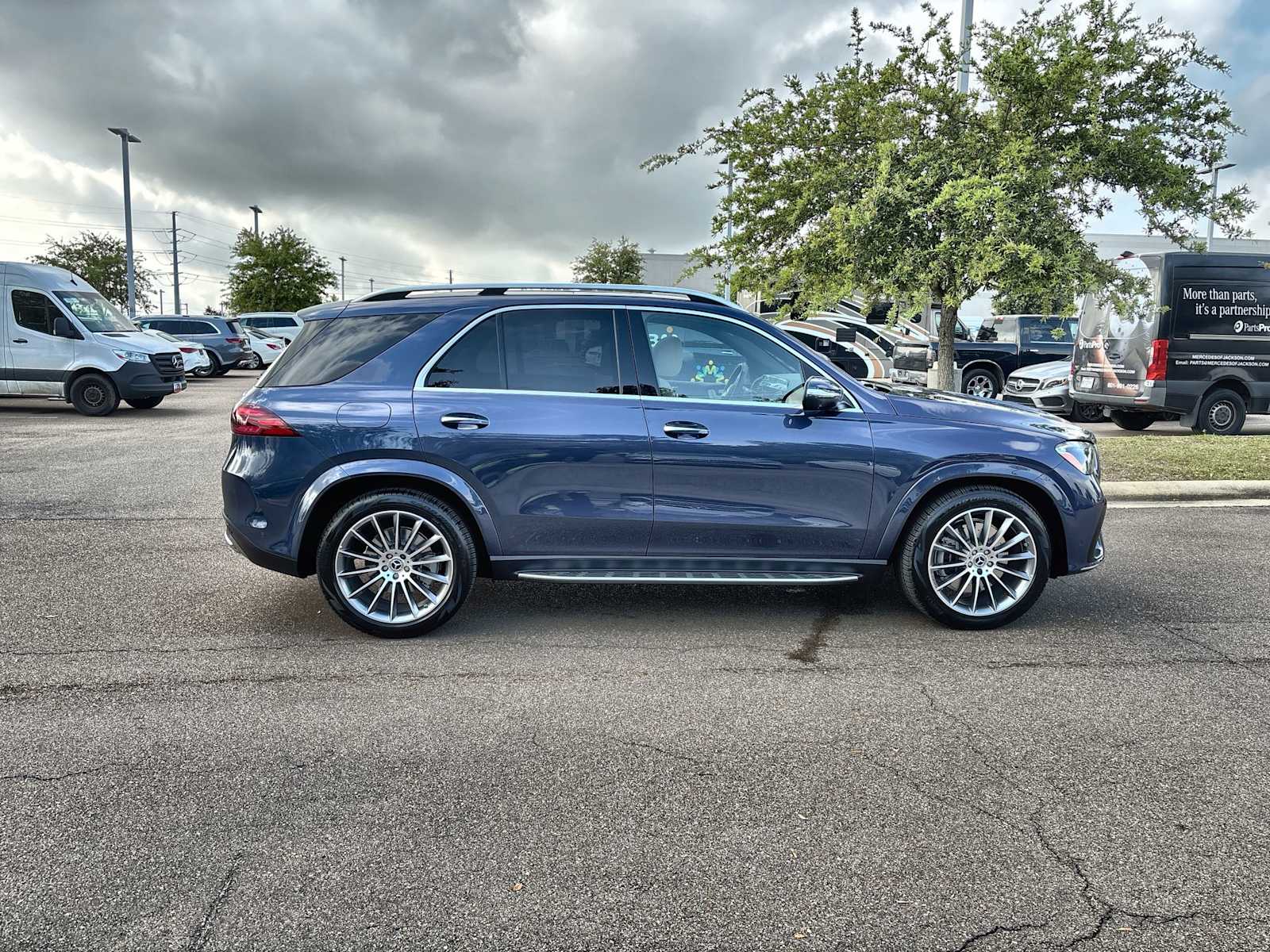 Thumbnail: 2026 Mercedes-Benz GLE - 10