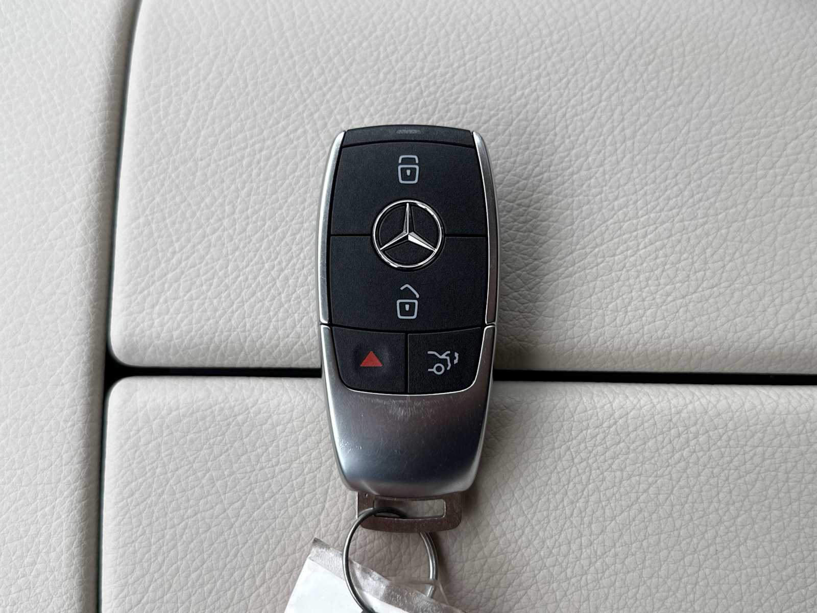 Thumbnail: 2026 Mercedes-Benz GLE - 27