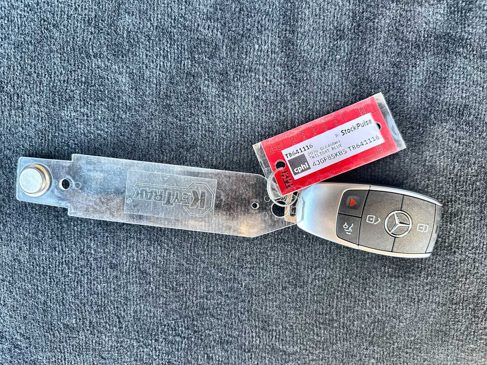 Thumbnail: 2026 Mercedes-Benz GLE - 26