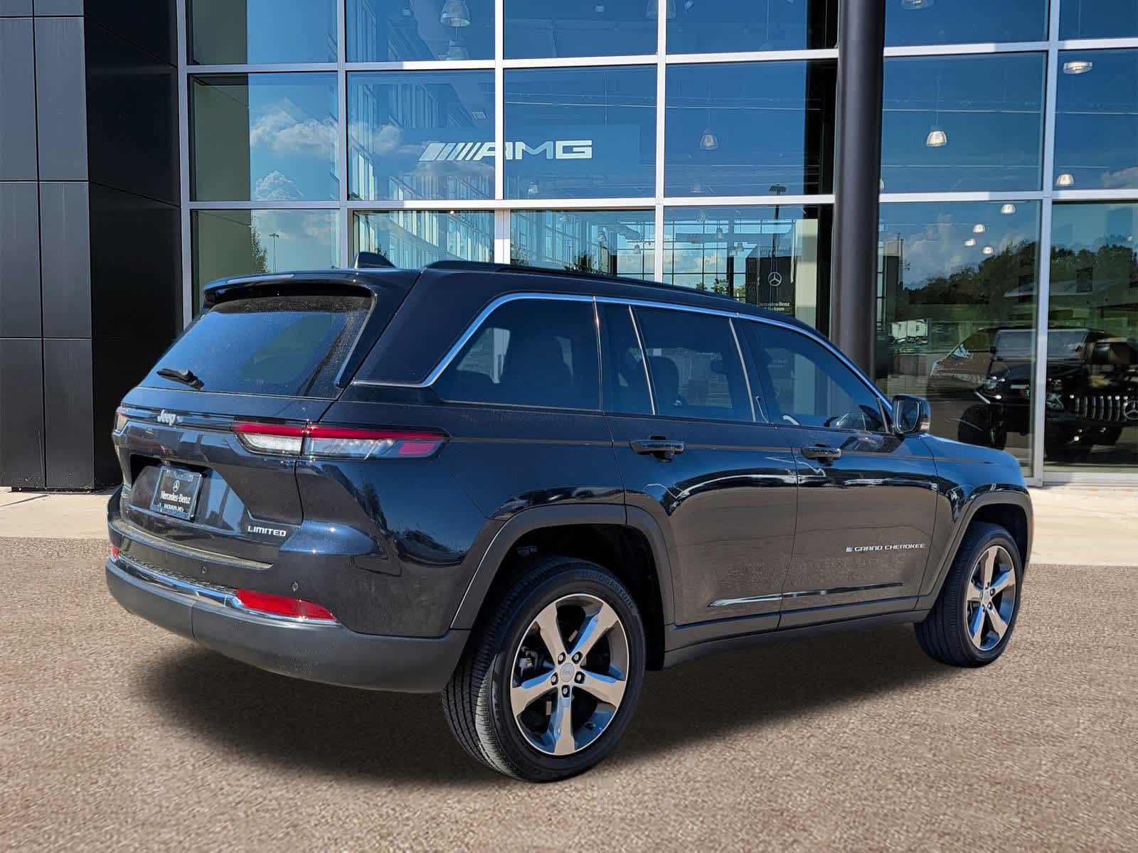 Thumbnail: 2024 Jeep Grand Cherokee - 3