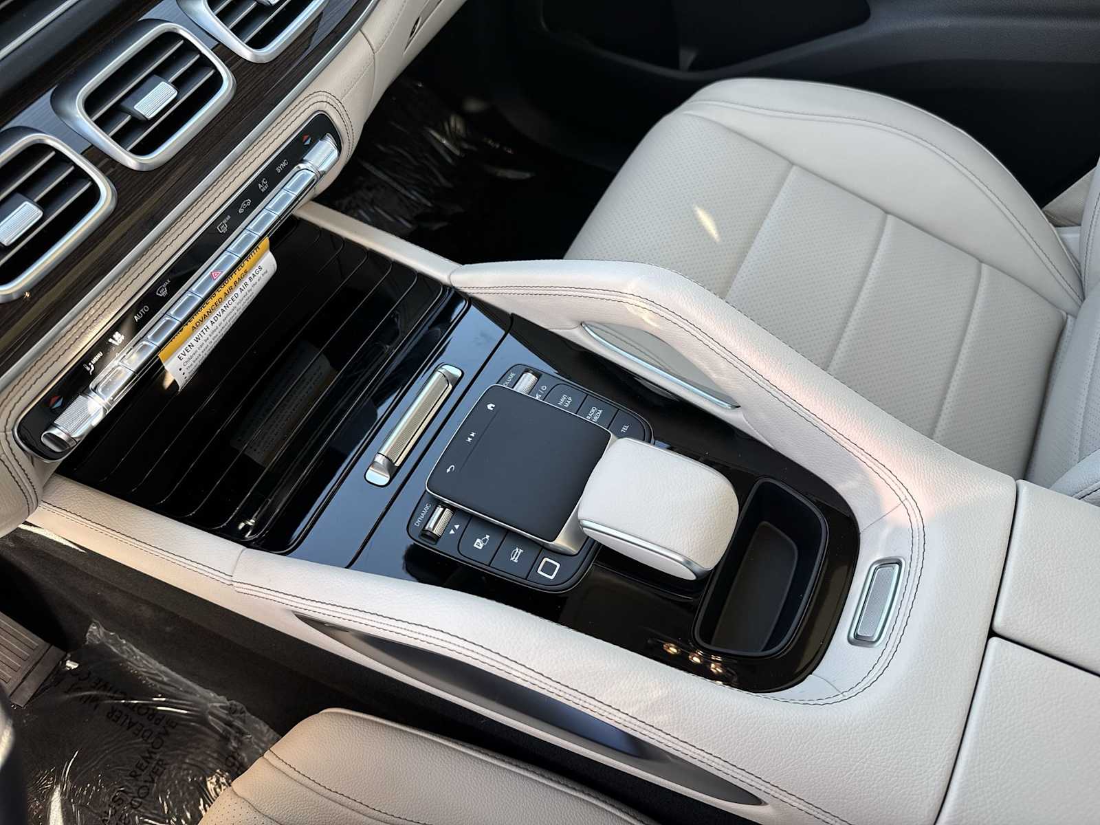 Thumbnail: 2026 Mercedes-Benz GLE - 22