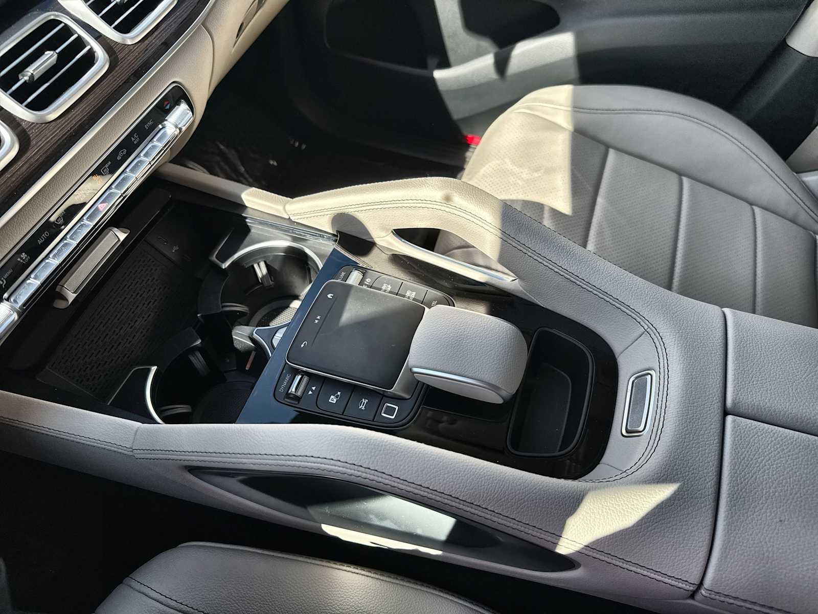 Thumbnail: 2026 Mercedes-Benz GLE - 22