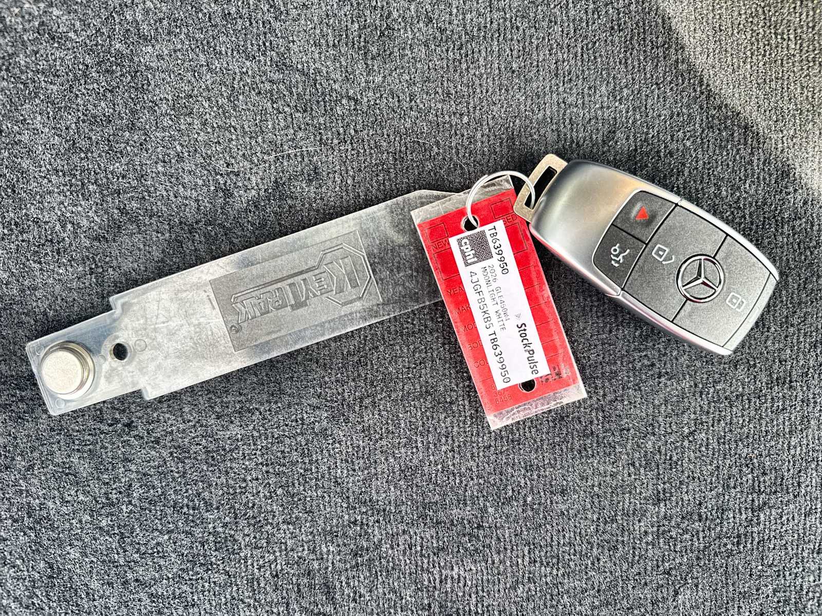 Thumbnail: 2026 Mercedes-Benz GLE - 26