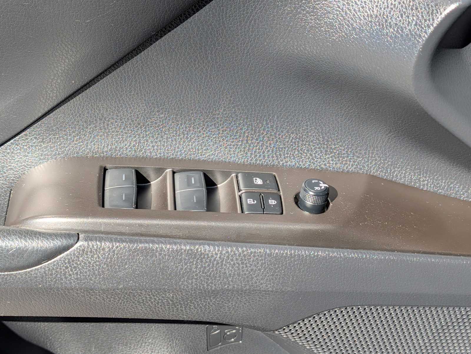 Thumbnail: 2023 Toyota Camry - 21