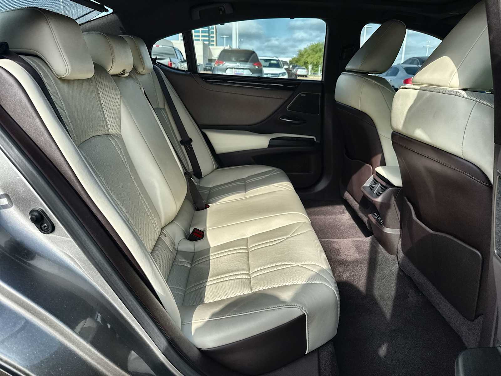 Thumbnail: 2021 Lexus ES - 19