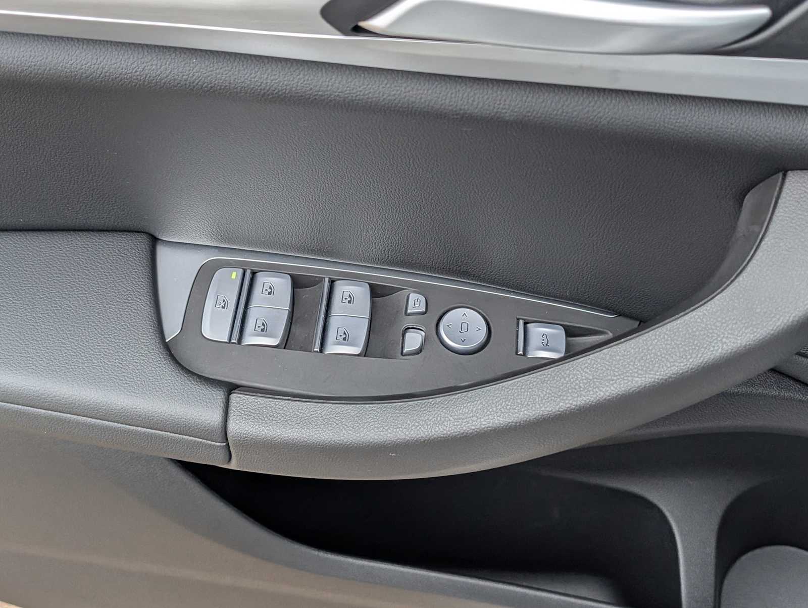 Thumbnail: 2025 BMW X4 - 22