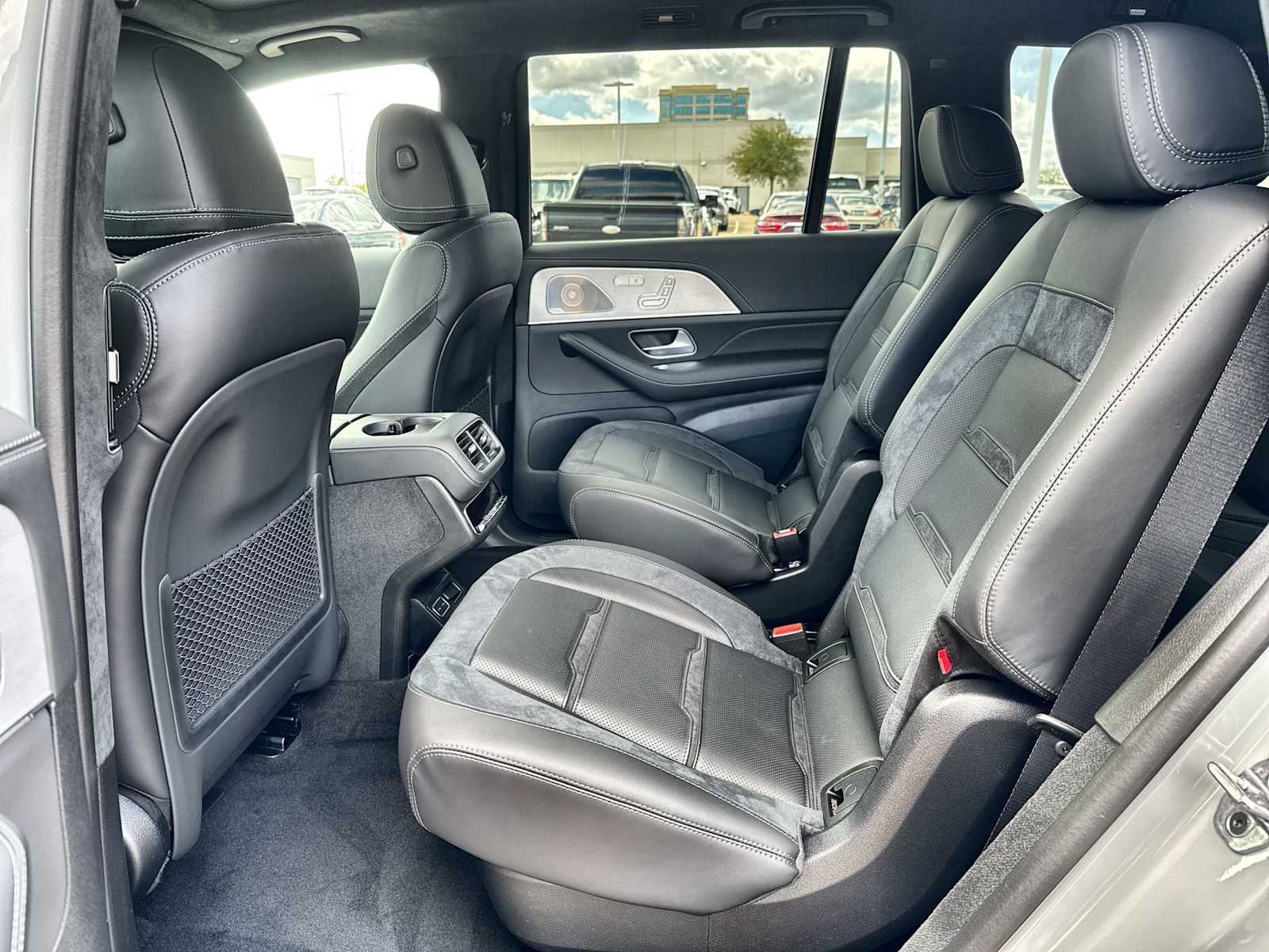 Thumbnail: 2026 Mercedes-Benz GL-Class - 4