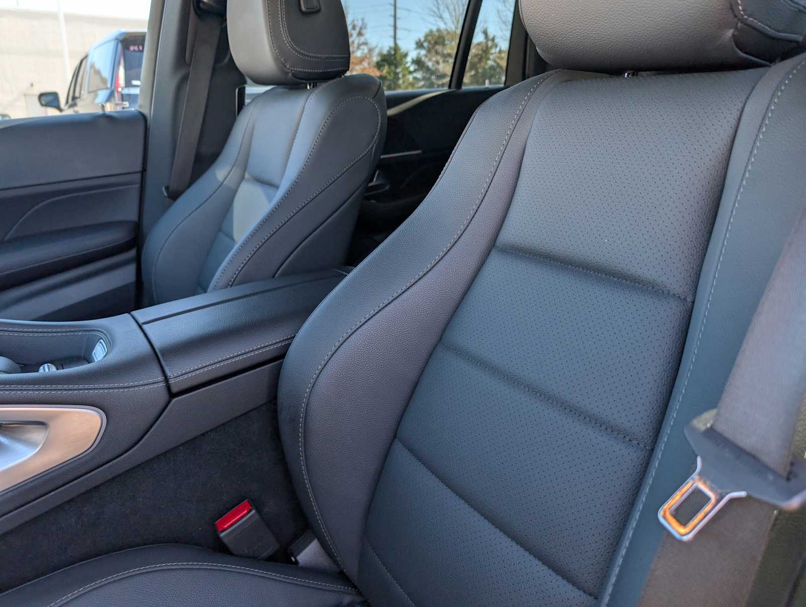 Thumbnail: 2025 Mercedes-Benz GLS - 25