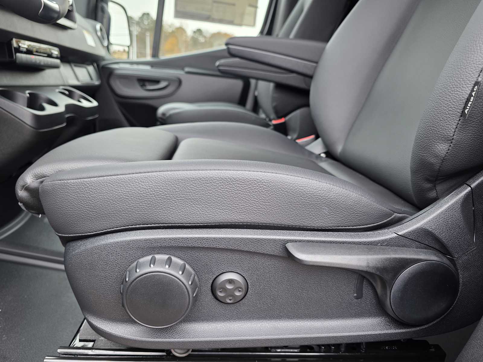 Thumbnail: 2026 Mercedes-Benz Sprinter - 15