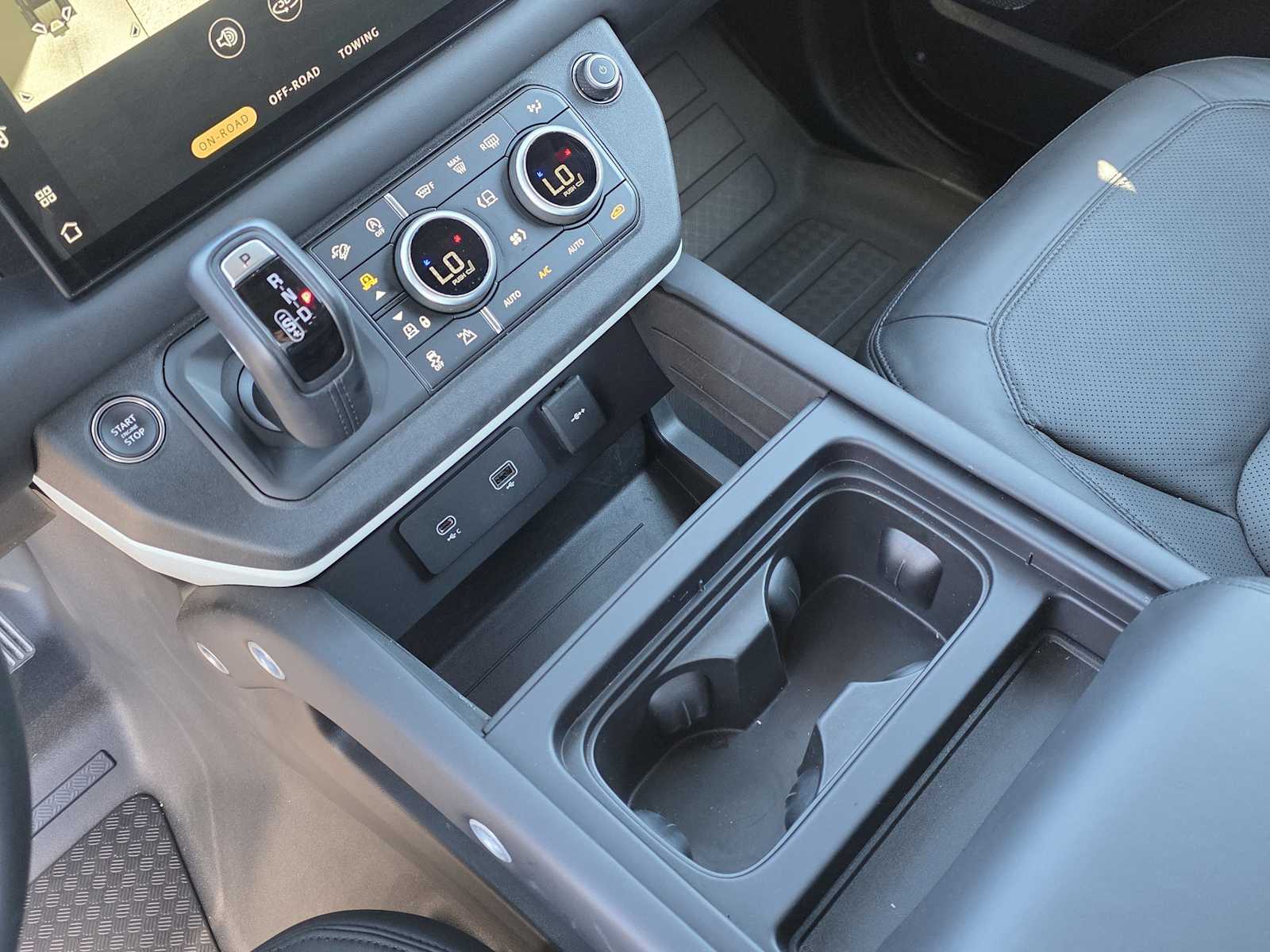 Thumbnail: 2024 Land Rover Defender - 22