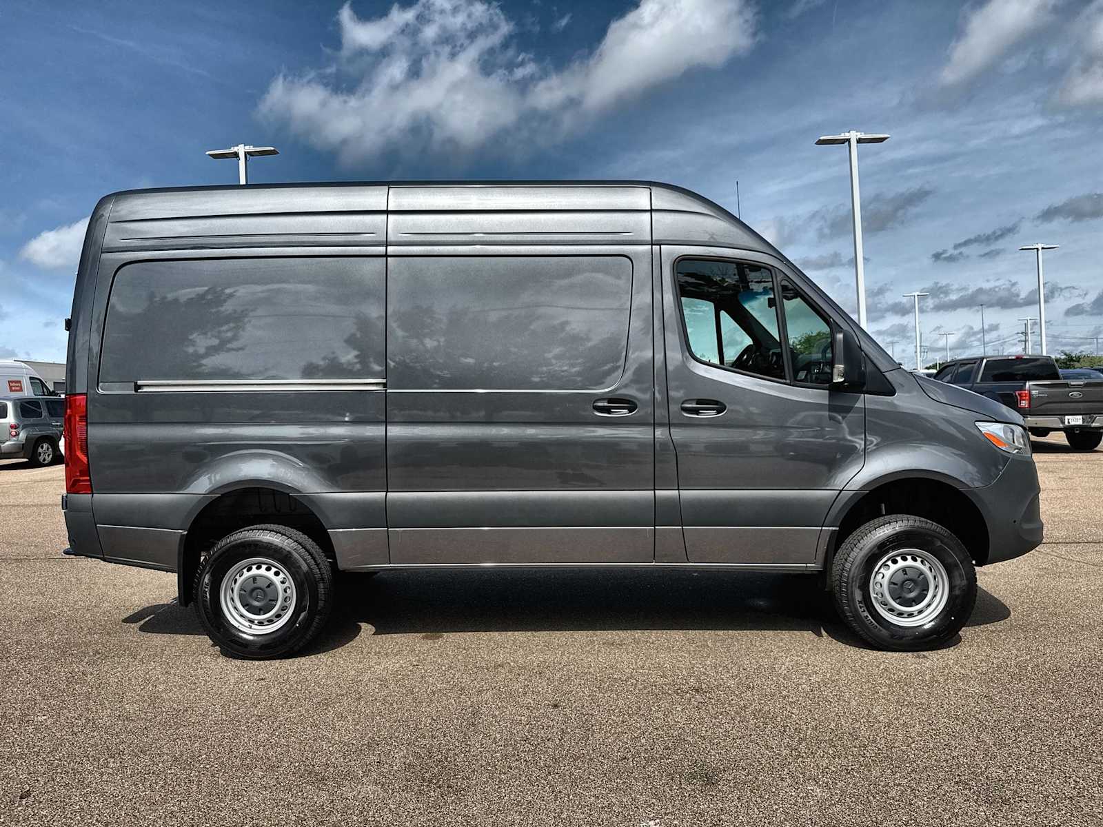 Thumbnail: 2026 Mercedes-Benz Sprinter - 9