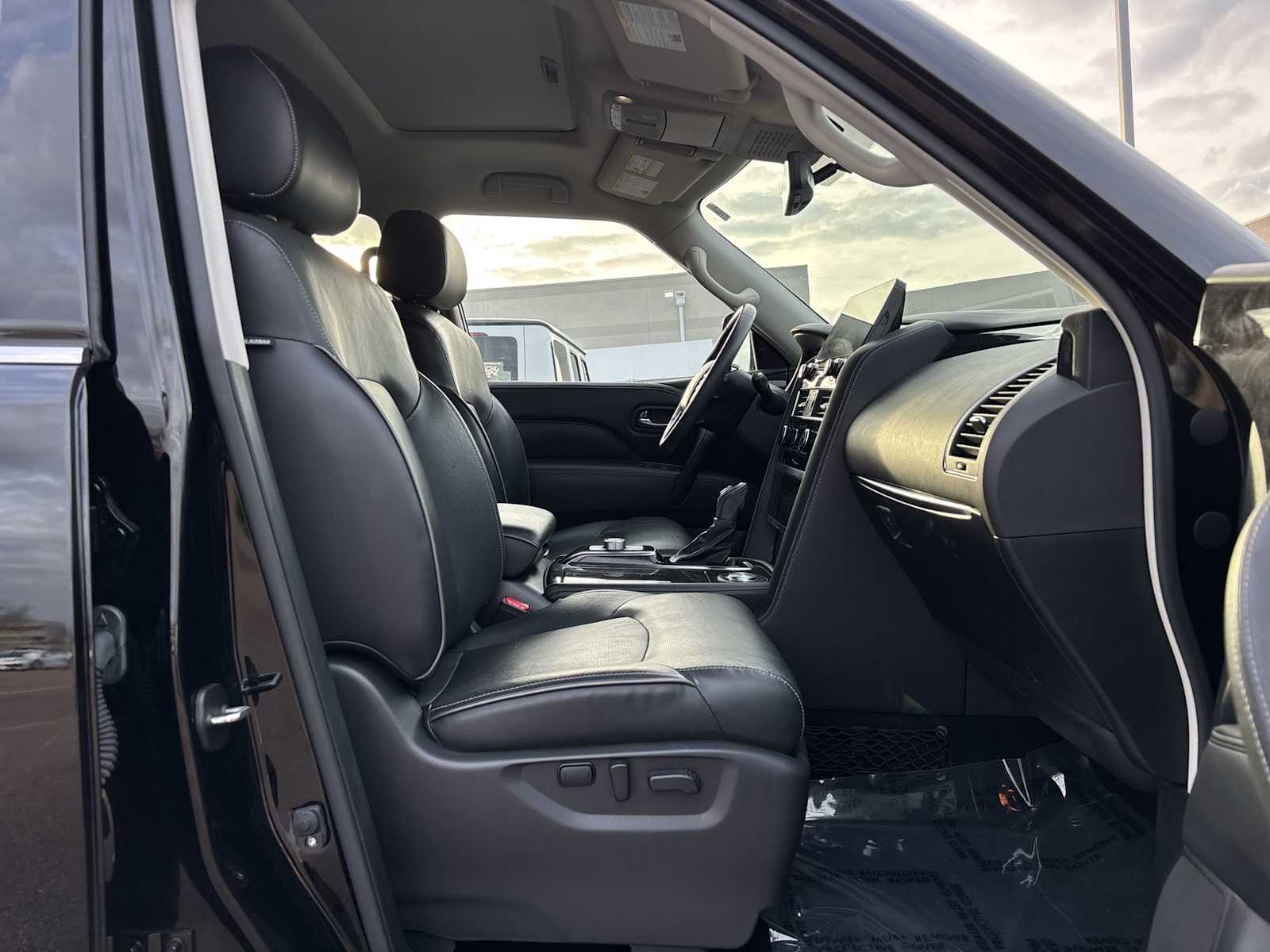 Thumbnail: 2022 INFINITI QX80 - 19