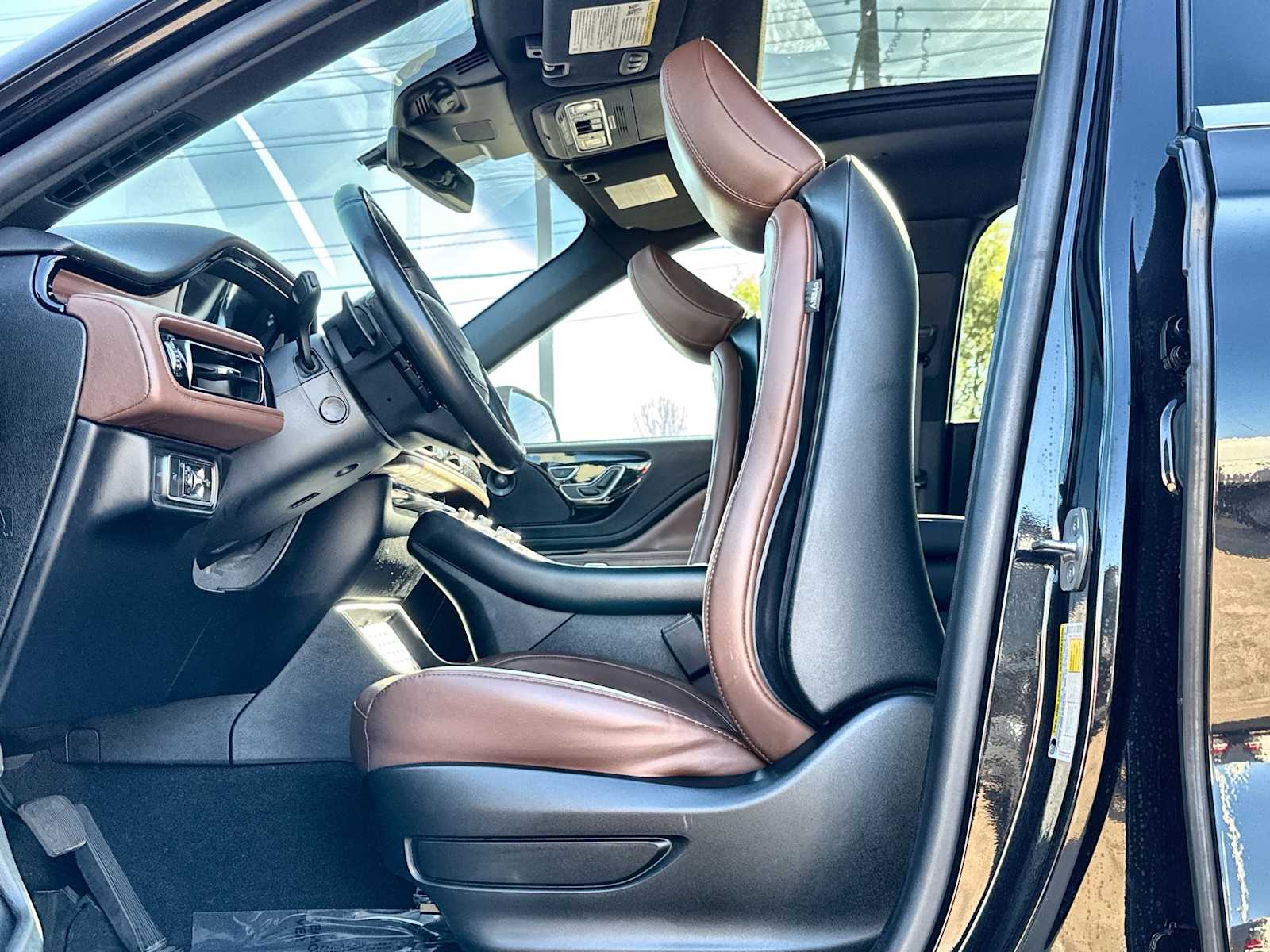 Thumbnail: 2022 Lincoln Aviator - 3