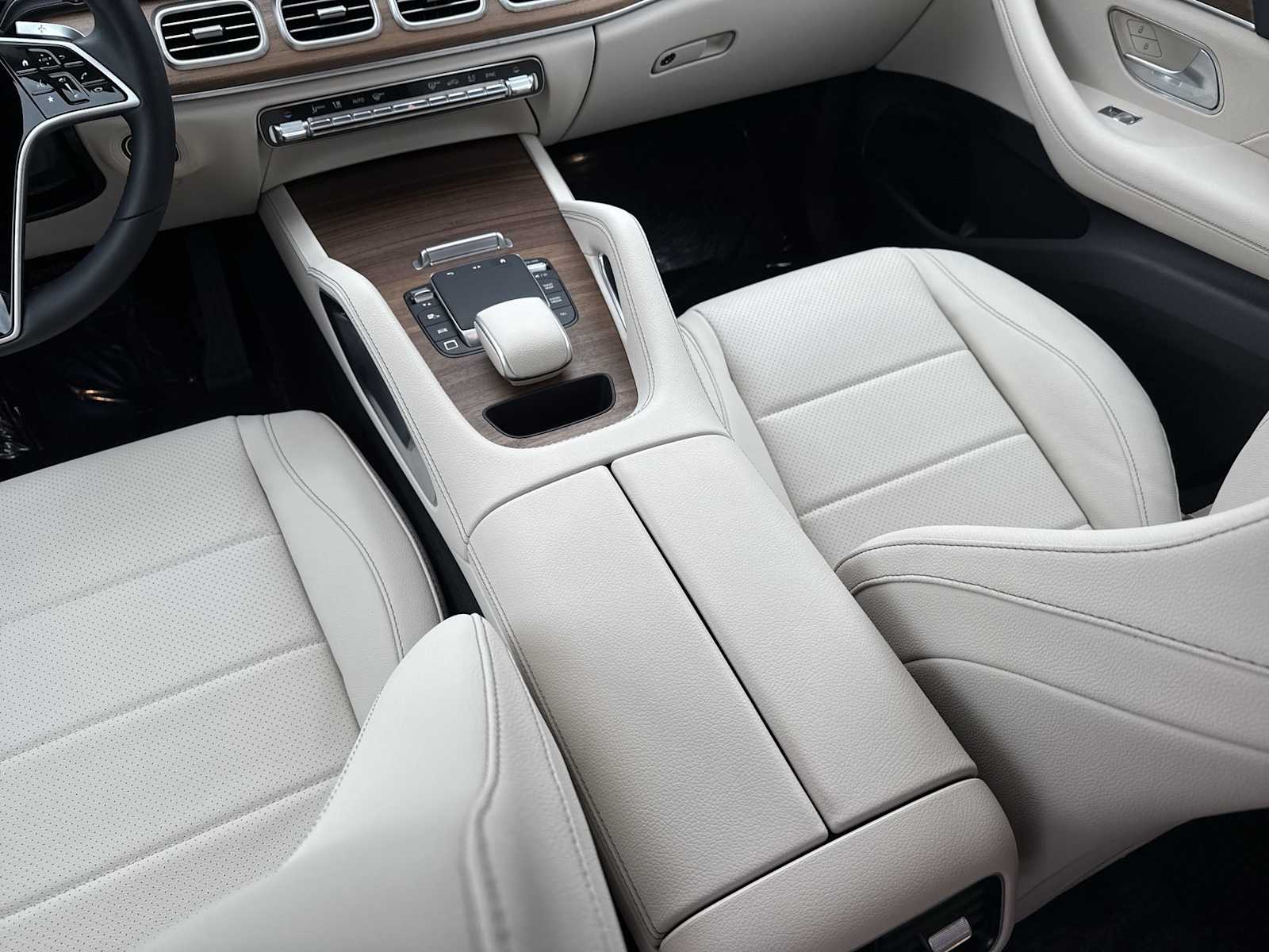 Thumbnail: 2026 Mercedes-Benz GLE - 22