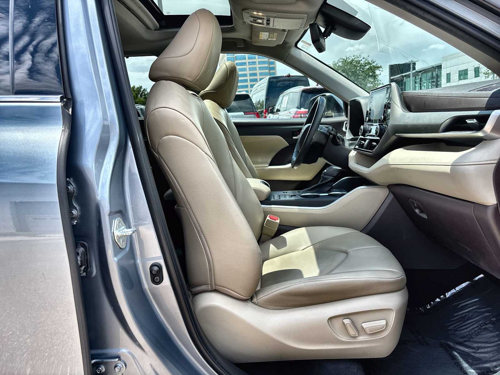 Thumbnail: 2022 Toyota Highlander - 9