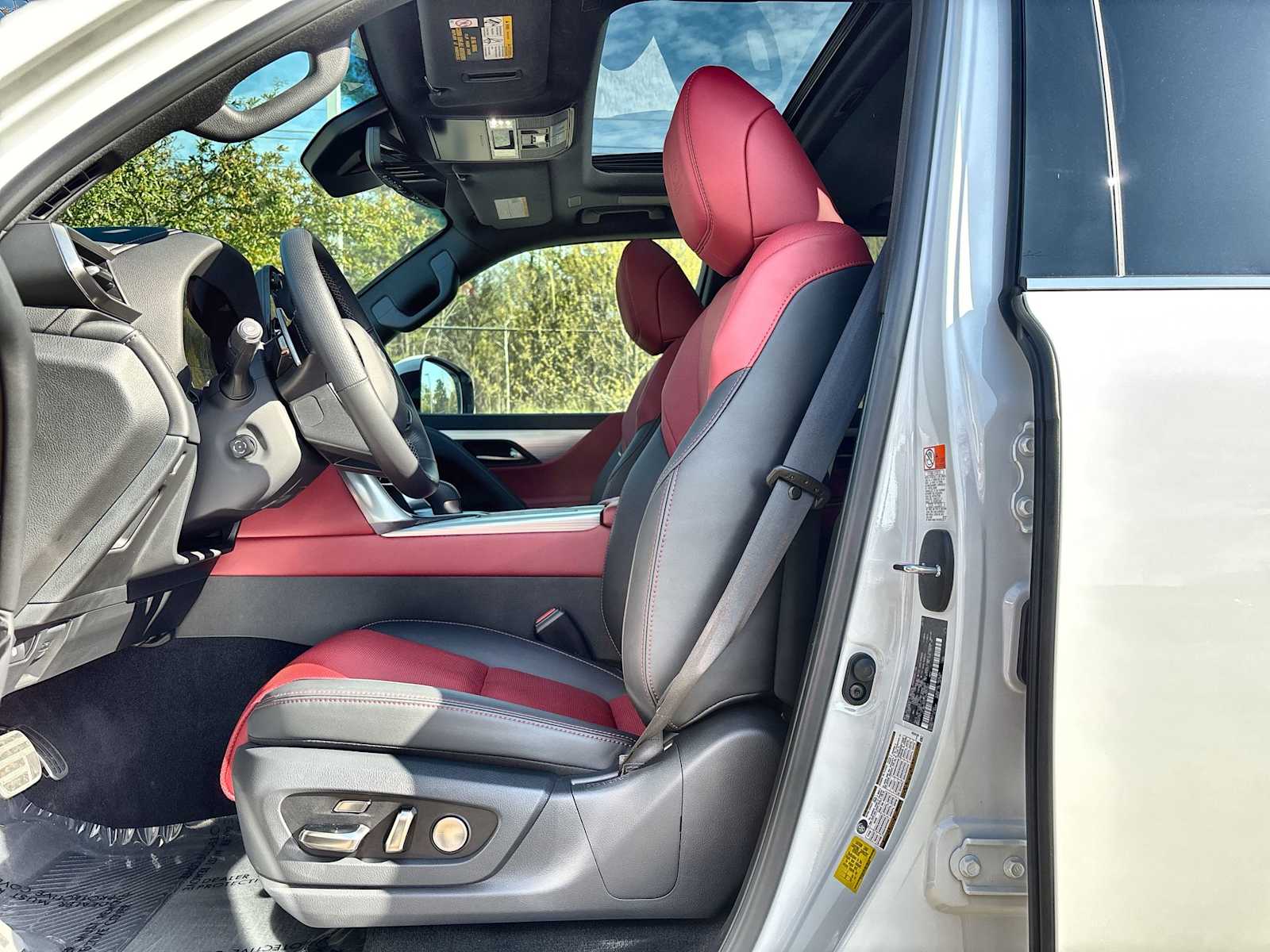 Thumbnail: 2025 Lexus LX - 3