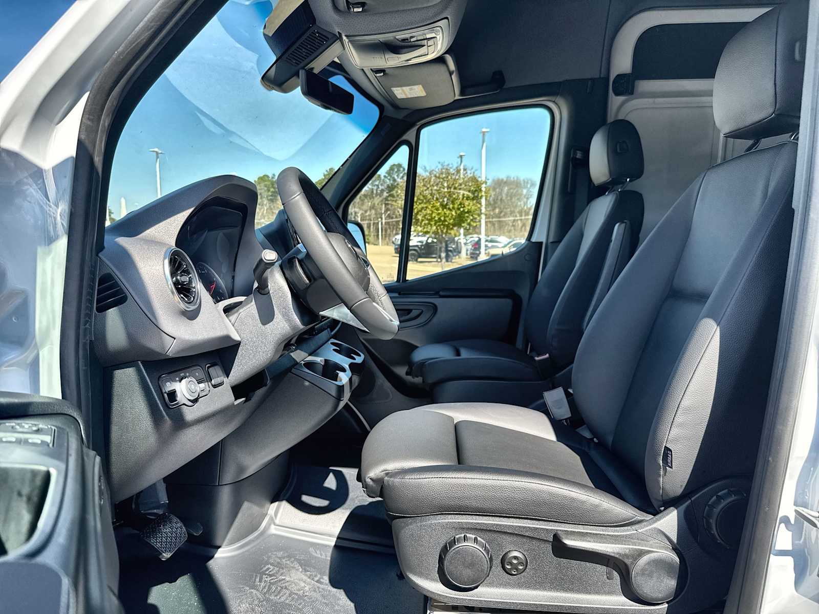 Thumbnail: 2026 Mercedes-Benz Sprinter - 15