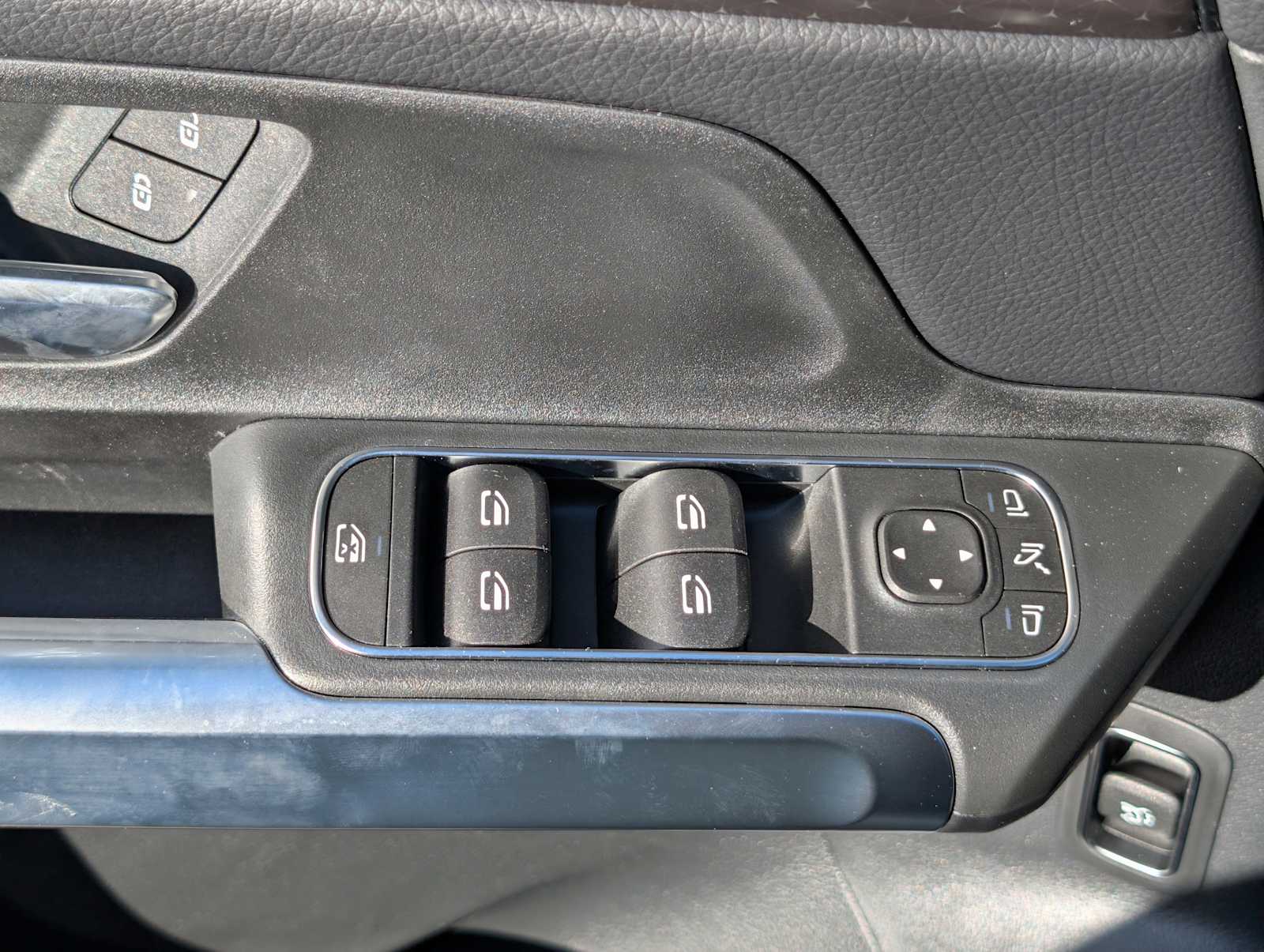 Thumbnail: 2026 Mercedes-Benz GLB - 11