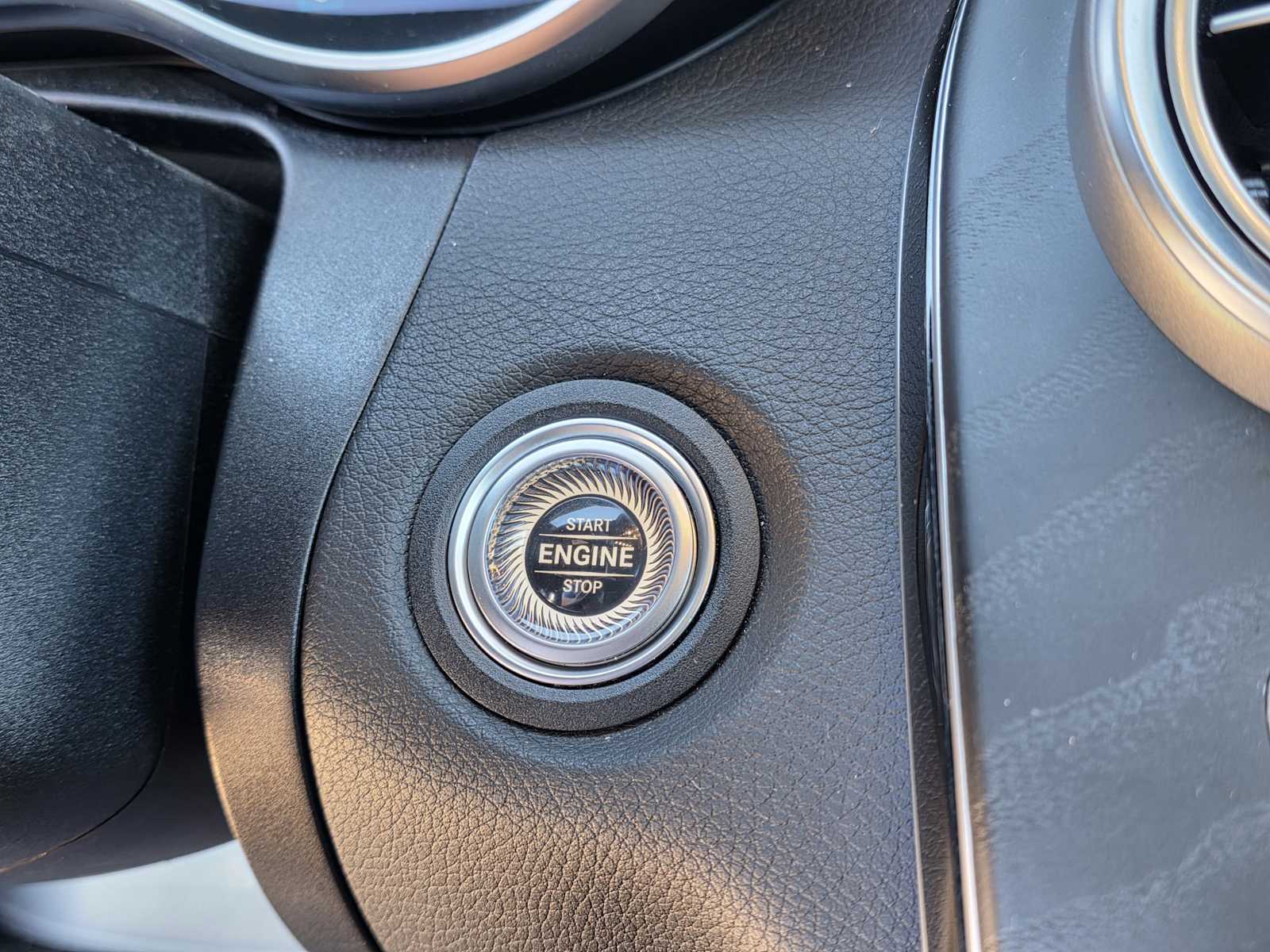 Thumbnail: 2023 Mercedes-Benz C-Class - 18