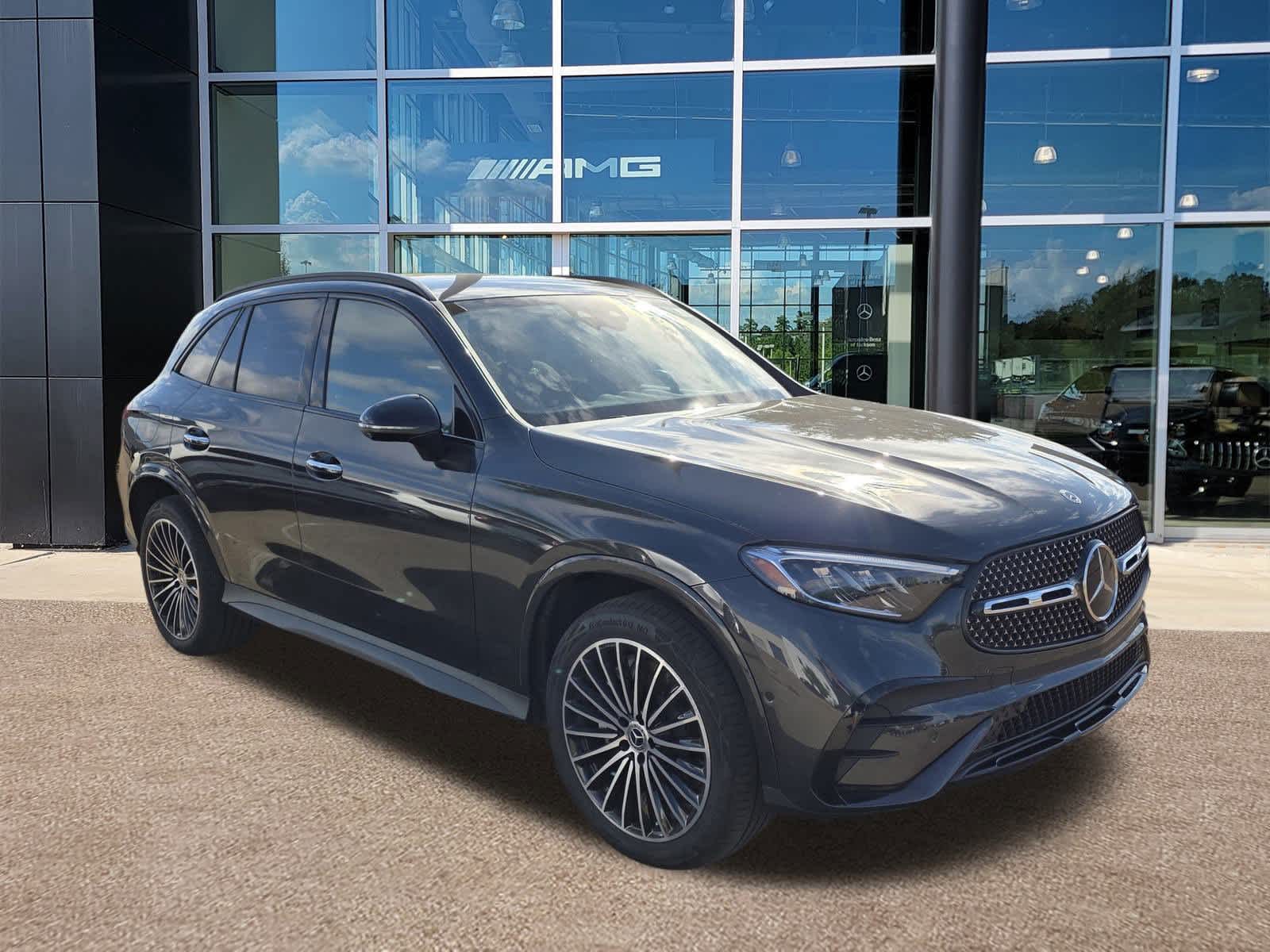 2025 Mercedes Benz GLC 300 photo 3