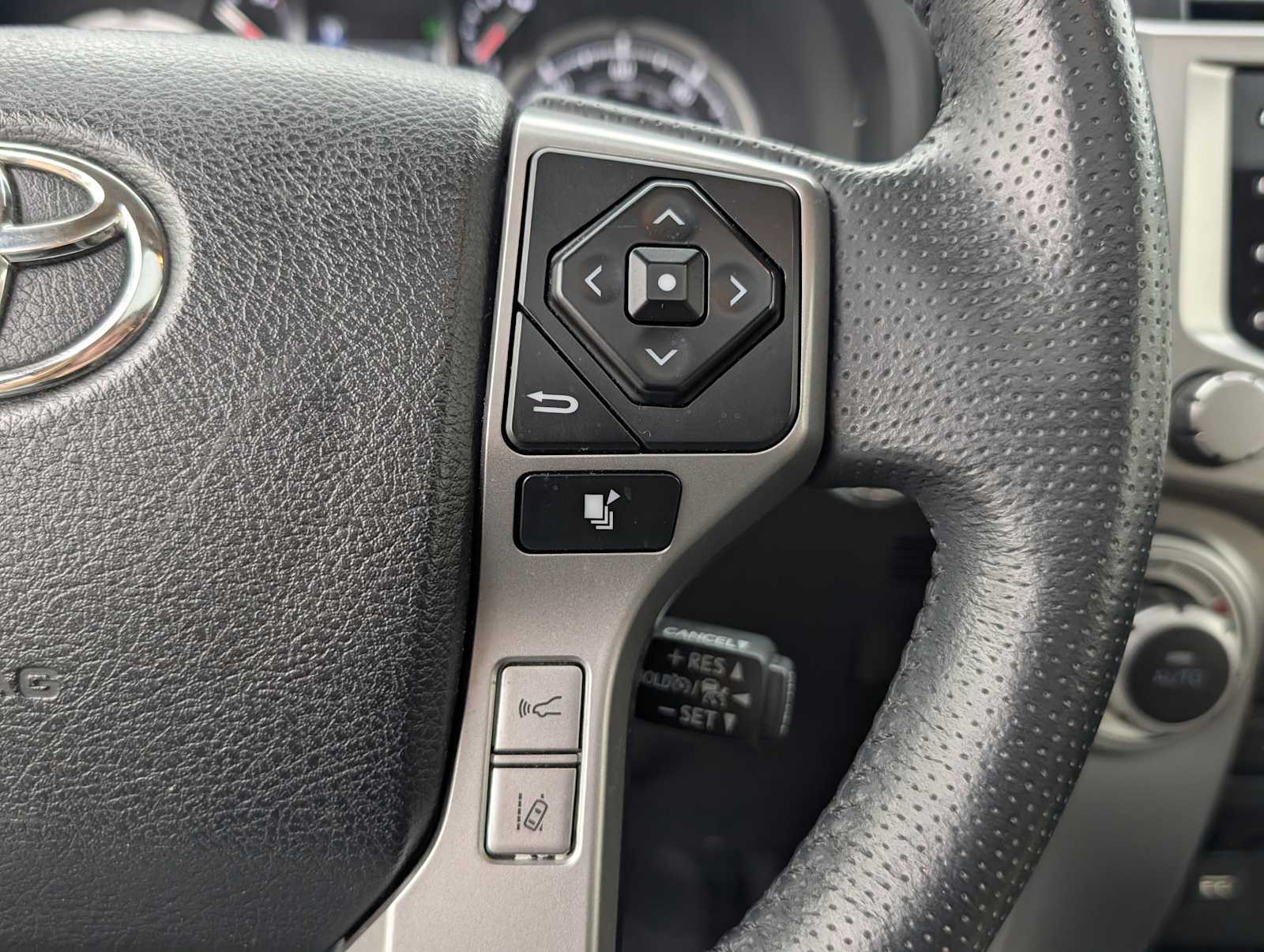 Thumbnail: 2020 Toyota 4Runner - 14