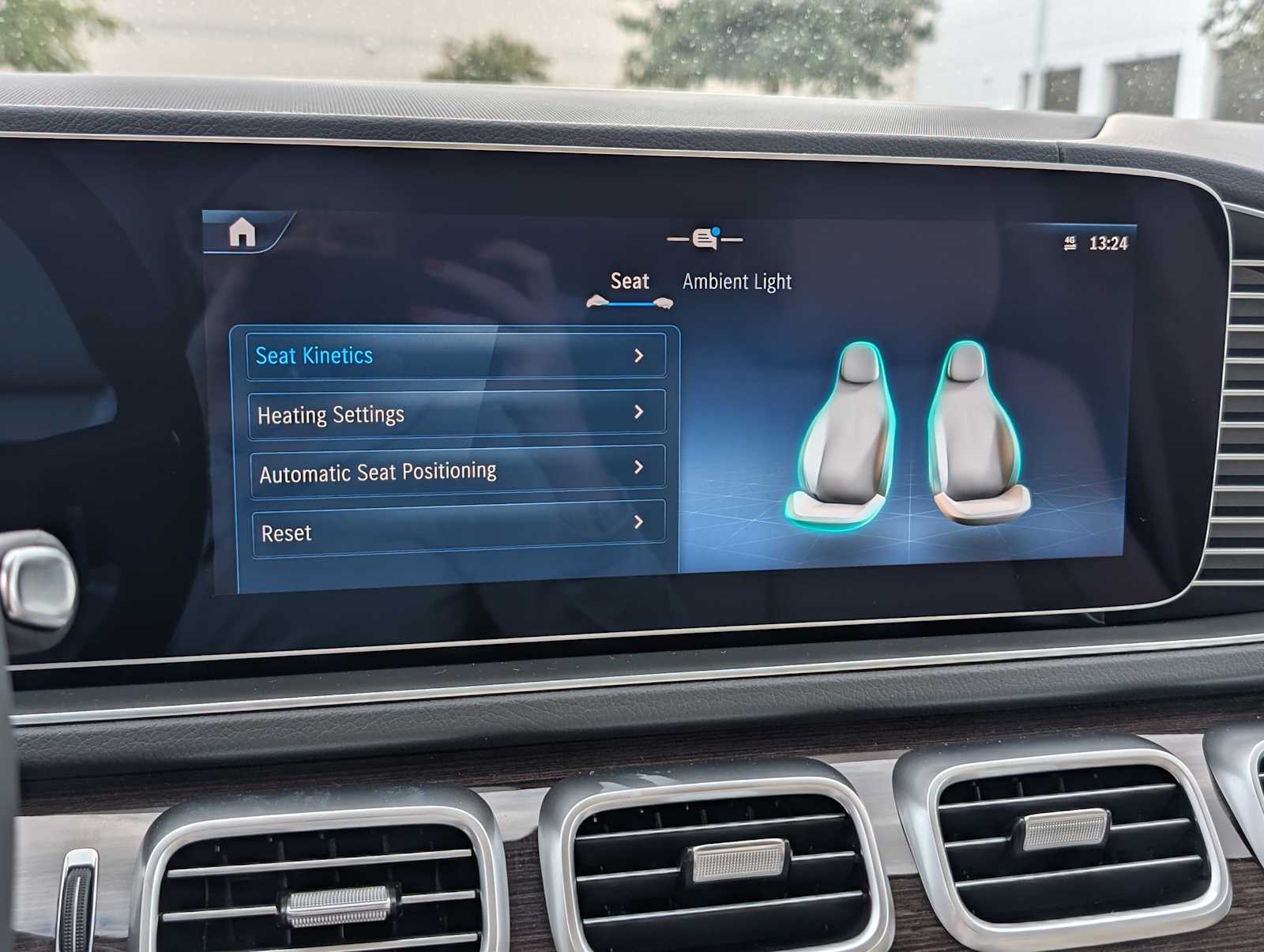 Thumbnail: 2026 Mercedes-Benz GLE - 13