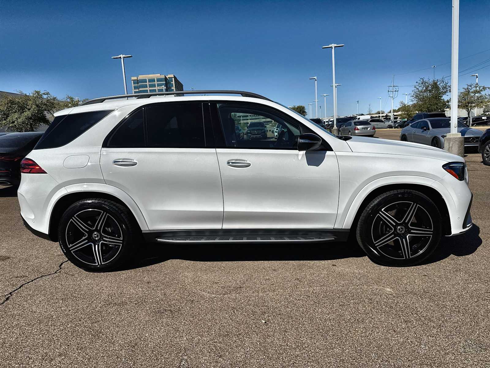 Thumbnail: 2026 Mercedes-Benz GLE - 10