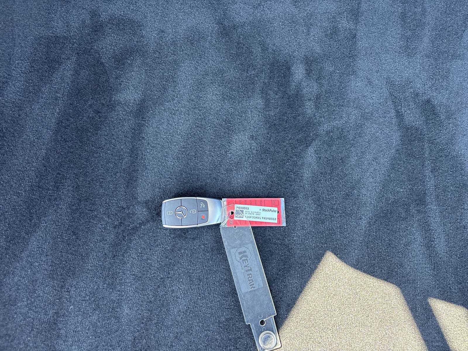 Thumbnail: 2026 Mercedes-Benz GLE - 26