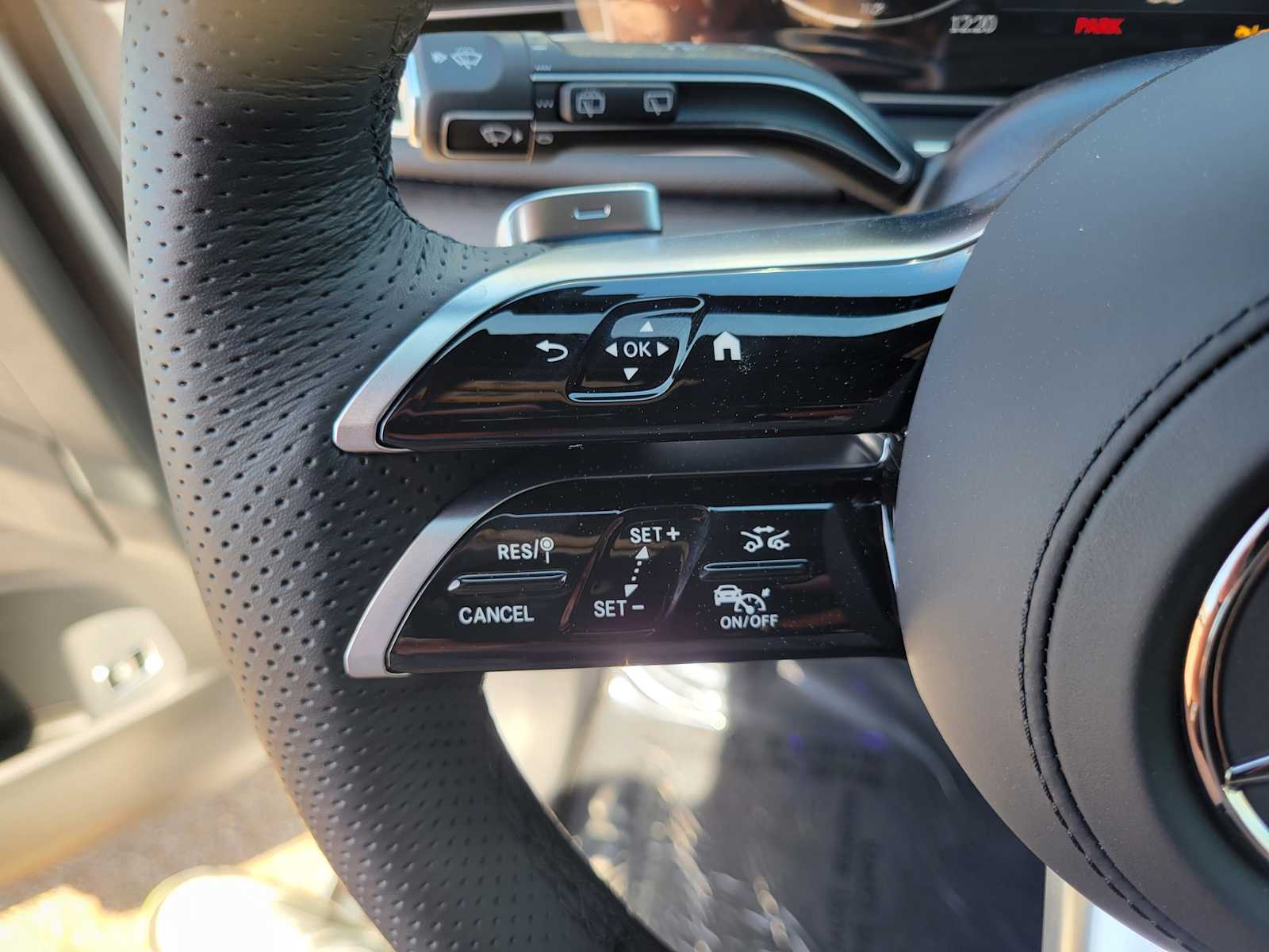 Thumbnail: 2025 Mercedes-Benz GLS - 19